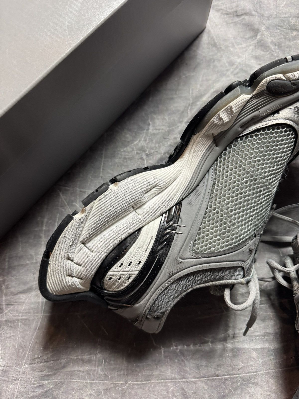 Balenciaga Balenciaga Stapler Sneakers in Grey Size US 12 / EU 45 - 2 Thumbnail