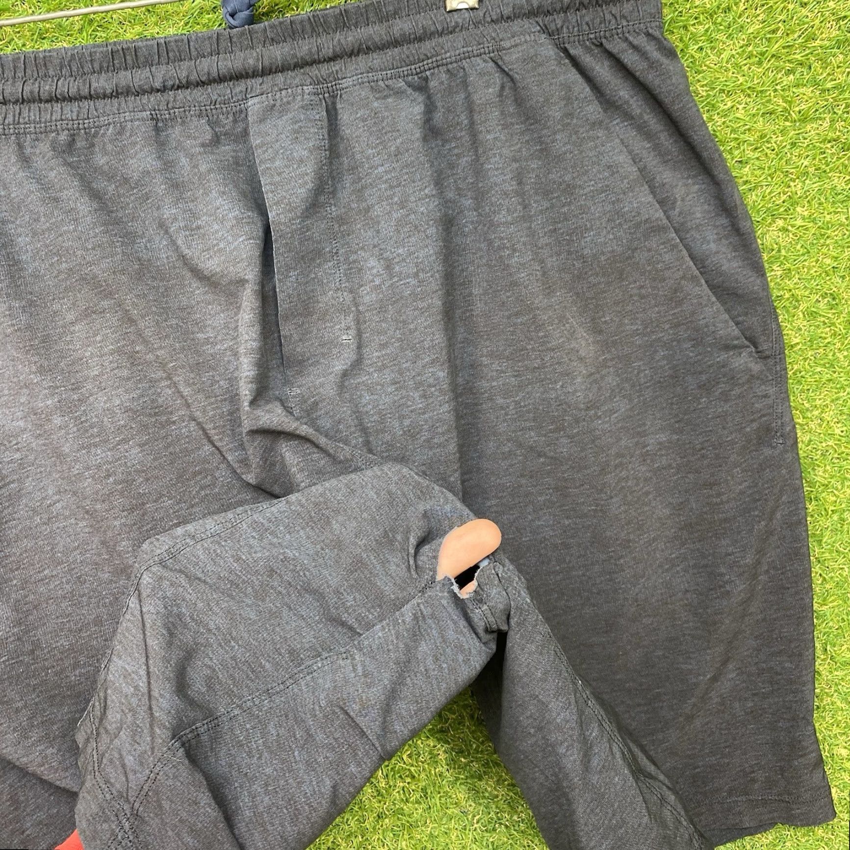 Lululemon Lululemon Shorts Mens 32 Inseam 9" Gray Pockets Athletic Yoga Running - Regular Fit Size US 32 / EU 48 - 3 Thumbnail