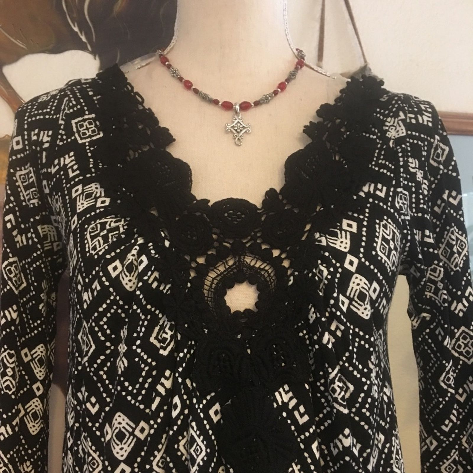 Other Socialite black print lace detail long sleeve top Size XS / US 0-2 / IT 36-38 - 4 Thumbnail
