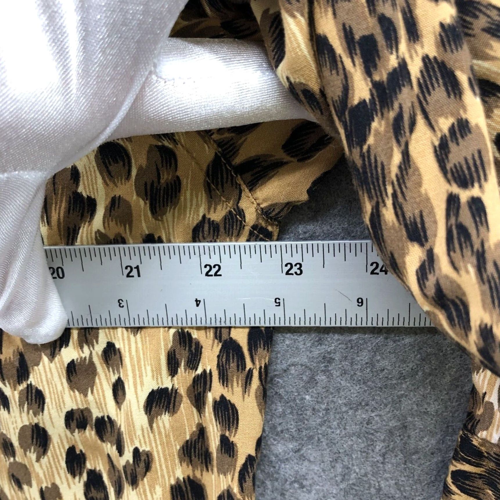 Vintage Vintage Lizwear Leopard Print Shirt Womens S Long Sleeve Rayon Button Down Size S / US 4 / IT 40 - 5 Thumbnail