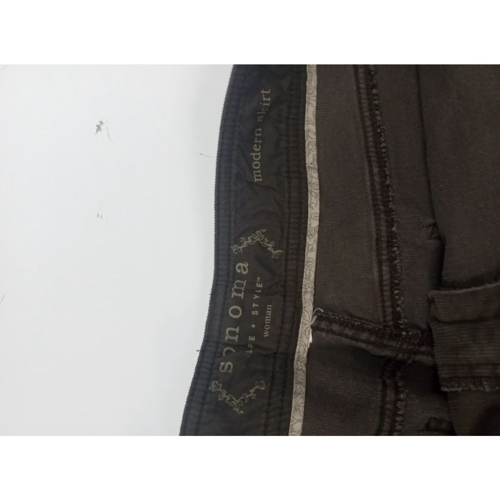 Vintage VINTAGE New Sonoma Corduroy Low Rise Skirt 42" Waist Brown Knee Length Cotton Womens Plus 42" 42" Waist Bohemian Pockets (Corduroy, Zipper, Button) Size 28" / US 6 / IT 42 - 3 Thumbnail