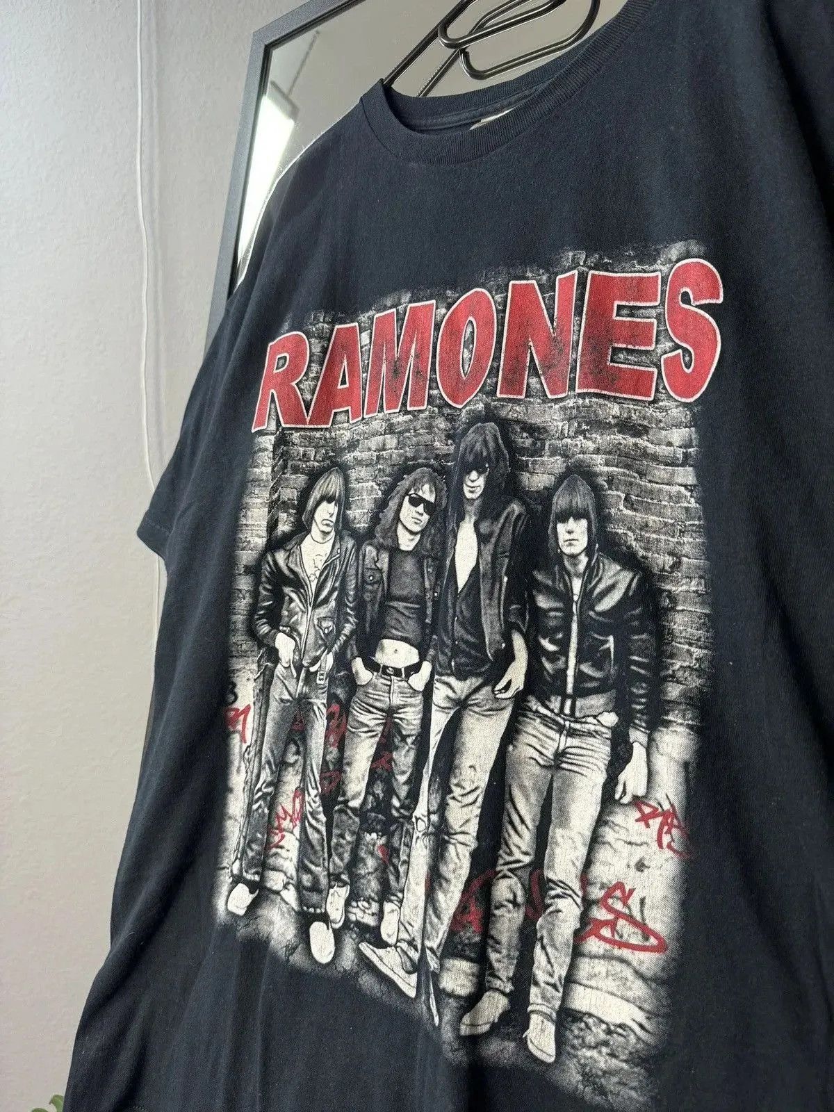 Band Tees × Vintage Vintage Ramones Anthology Punk Rock Band Tee Y2K ghotic Size US XL / EU 56 / 4 - 2 Thumbnail
