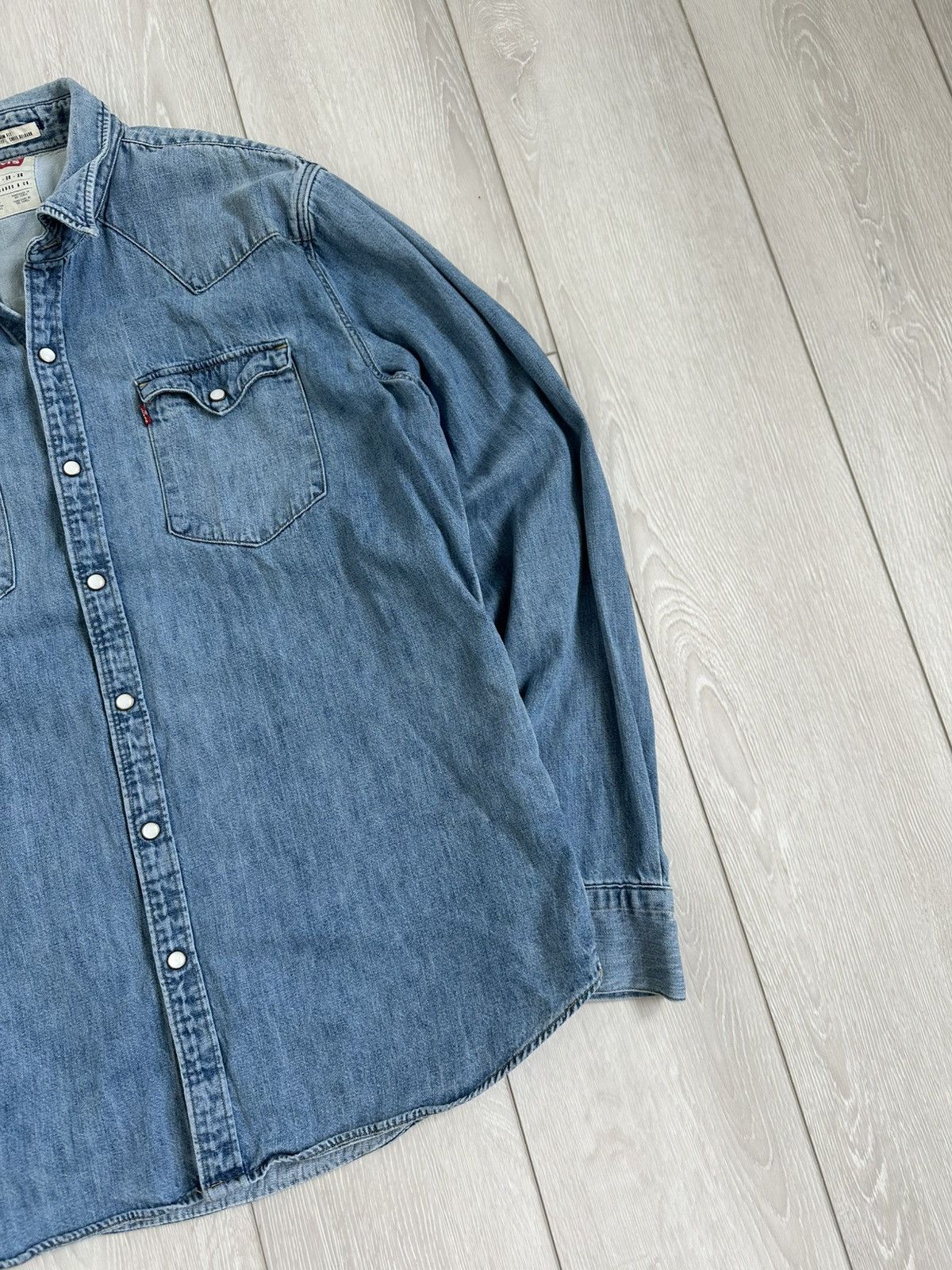 Levi's VINTAGE LEVIS DENIM SHIRT MENS XL RELAXED FIT Size US XL / EU 56 / 4 - 4 Thumbnail