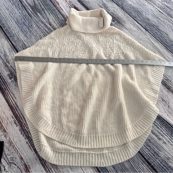 Talbots NWT Talbots Ivory Knit Poncho Pullover Size S / US 4 / IT 40 - 7 Thumbnail