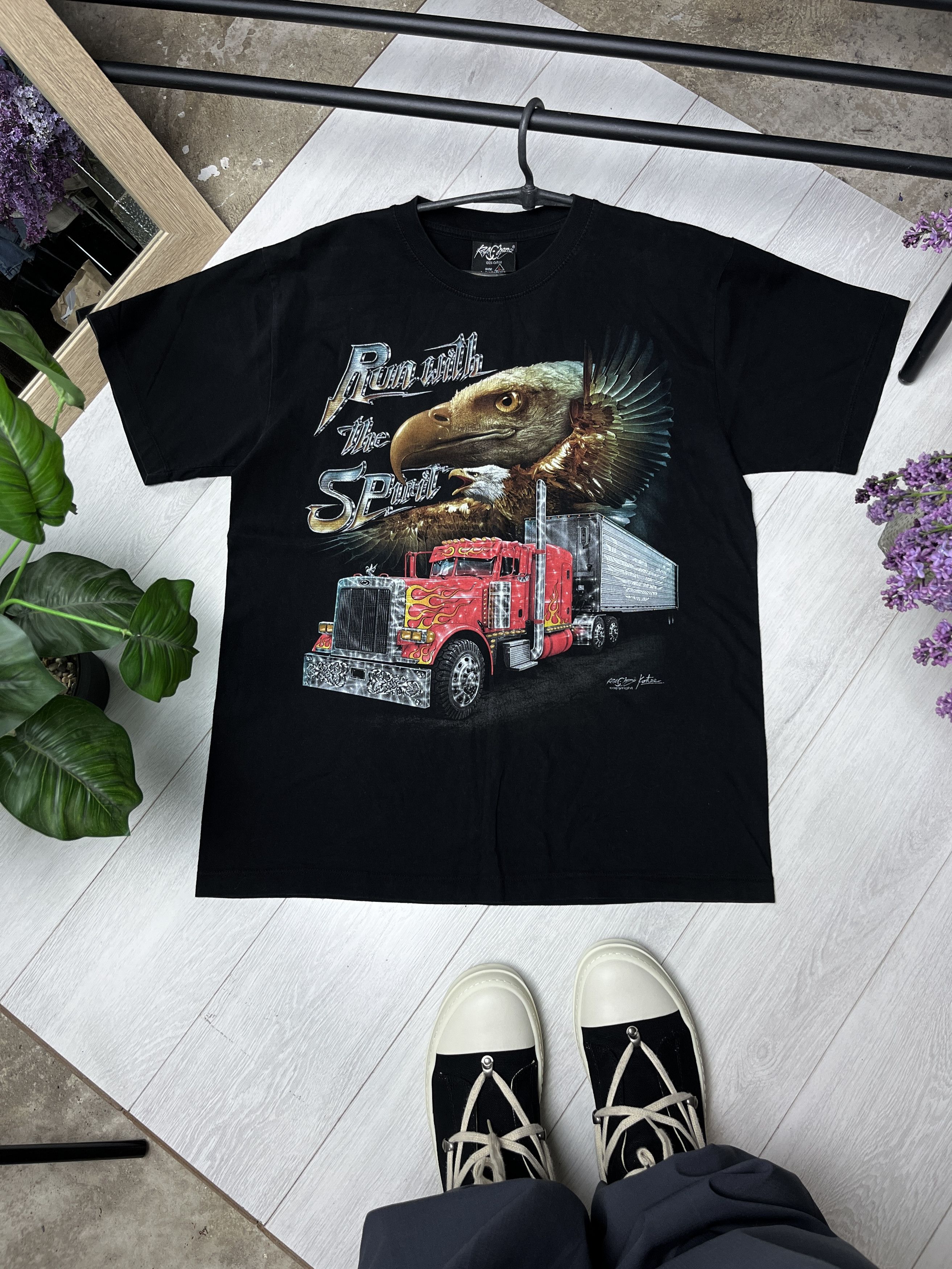 Vintage 2000s FLAME TRUCK & FREE EAGLE "RUN WITH THE SPIRIT" TEE 943 Size US L / EU 52-54 / 3 - 1 Thumbnail