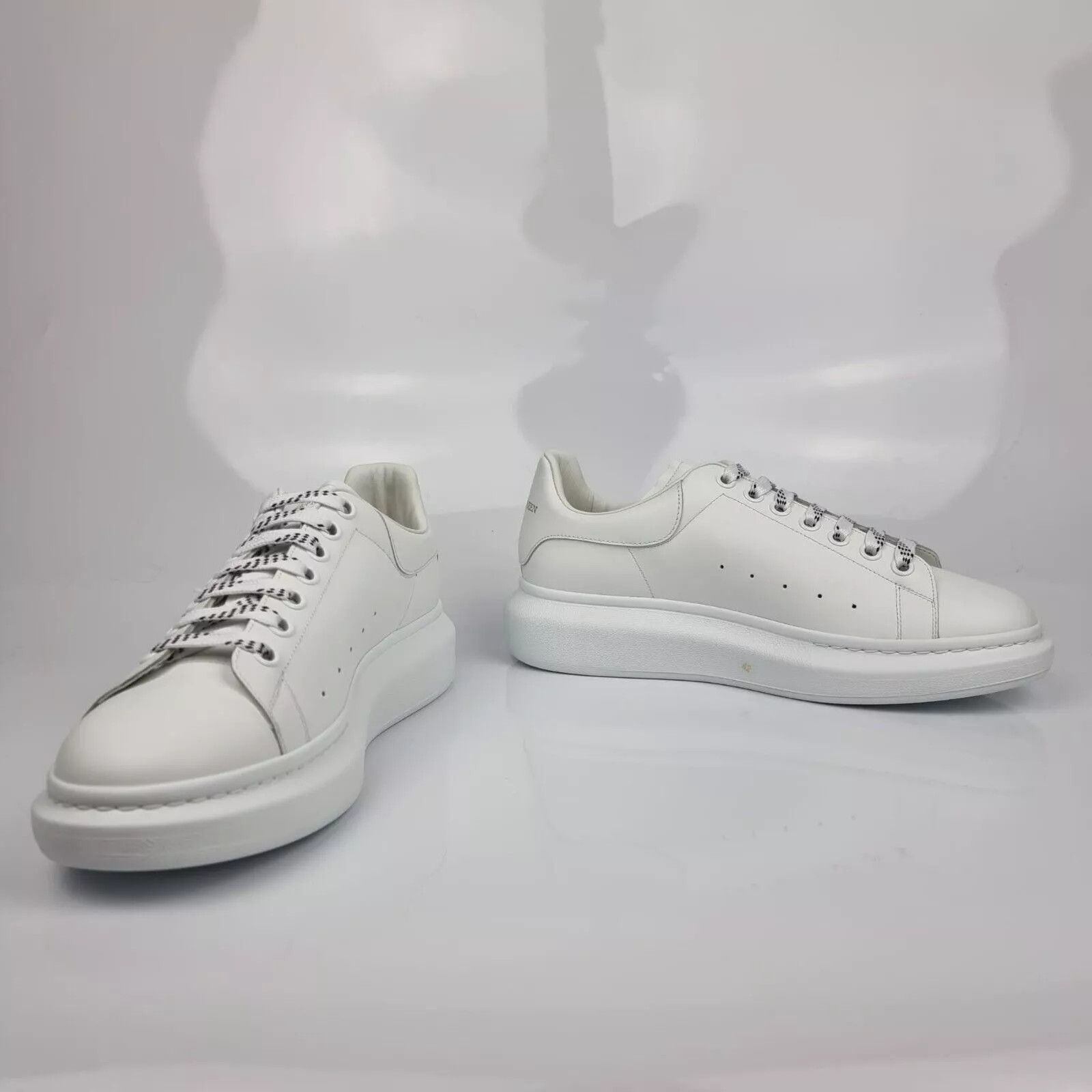 Alexander McQueen ALEXANDER MCQUEEN Larry Oversized White Leather Sneakers Size US 12.5 / EU 45-46 - 7 Thumbnail