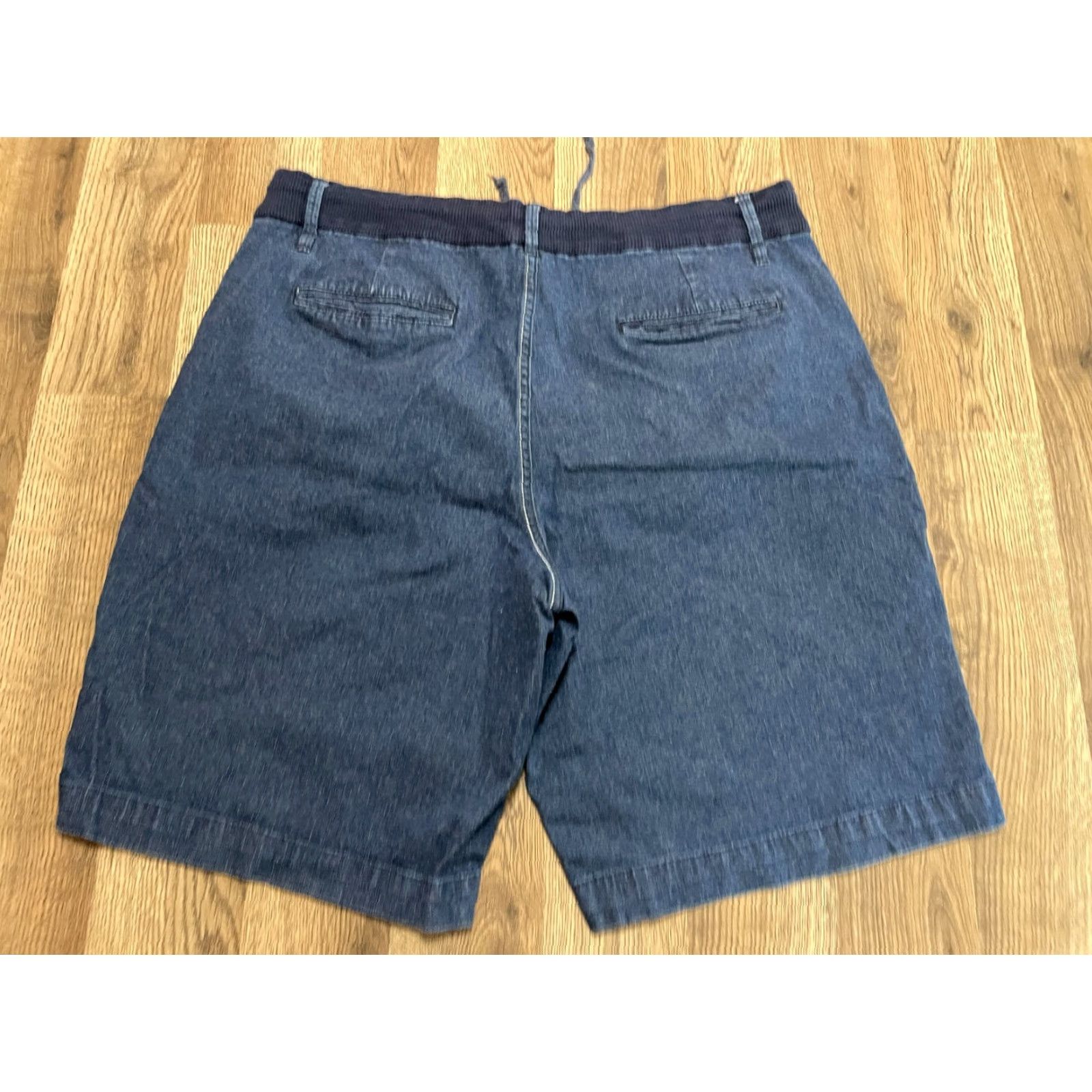Bugle Boy Bugle Boy Shorts Women's 2X Denim Blue Pockets Stretchable Waist Bermuda Flat Front 2X Womens Size 40" / US 18 - 2 Thumbnail