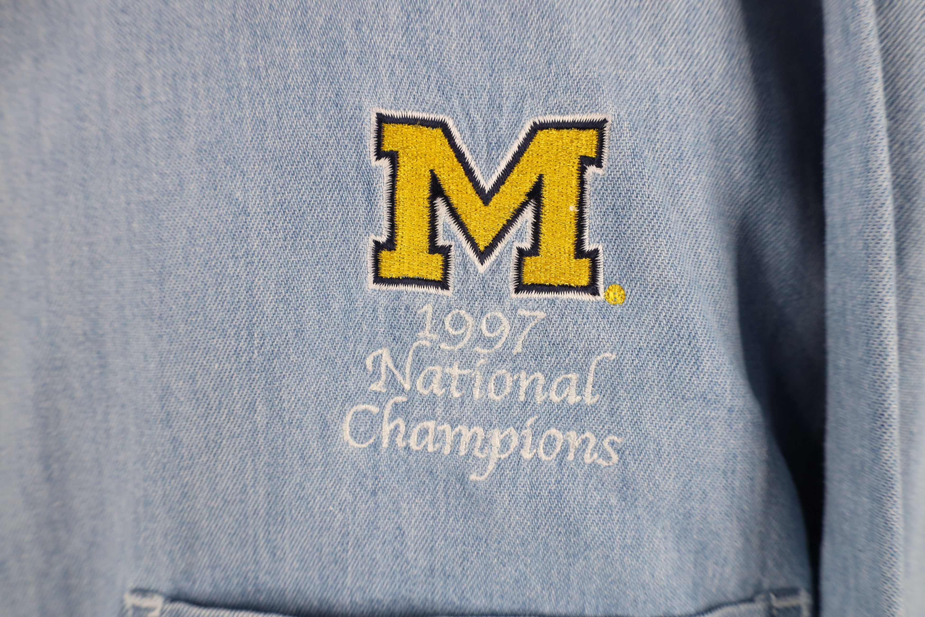 Vintage Vintage Champs University of Michigan Football Button Shirt Size US L / EU 52-54 / 3 - 4 Thumbnail