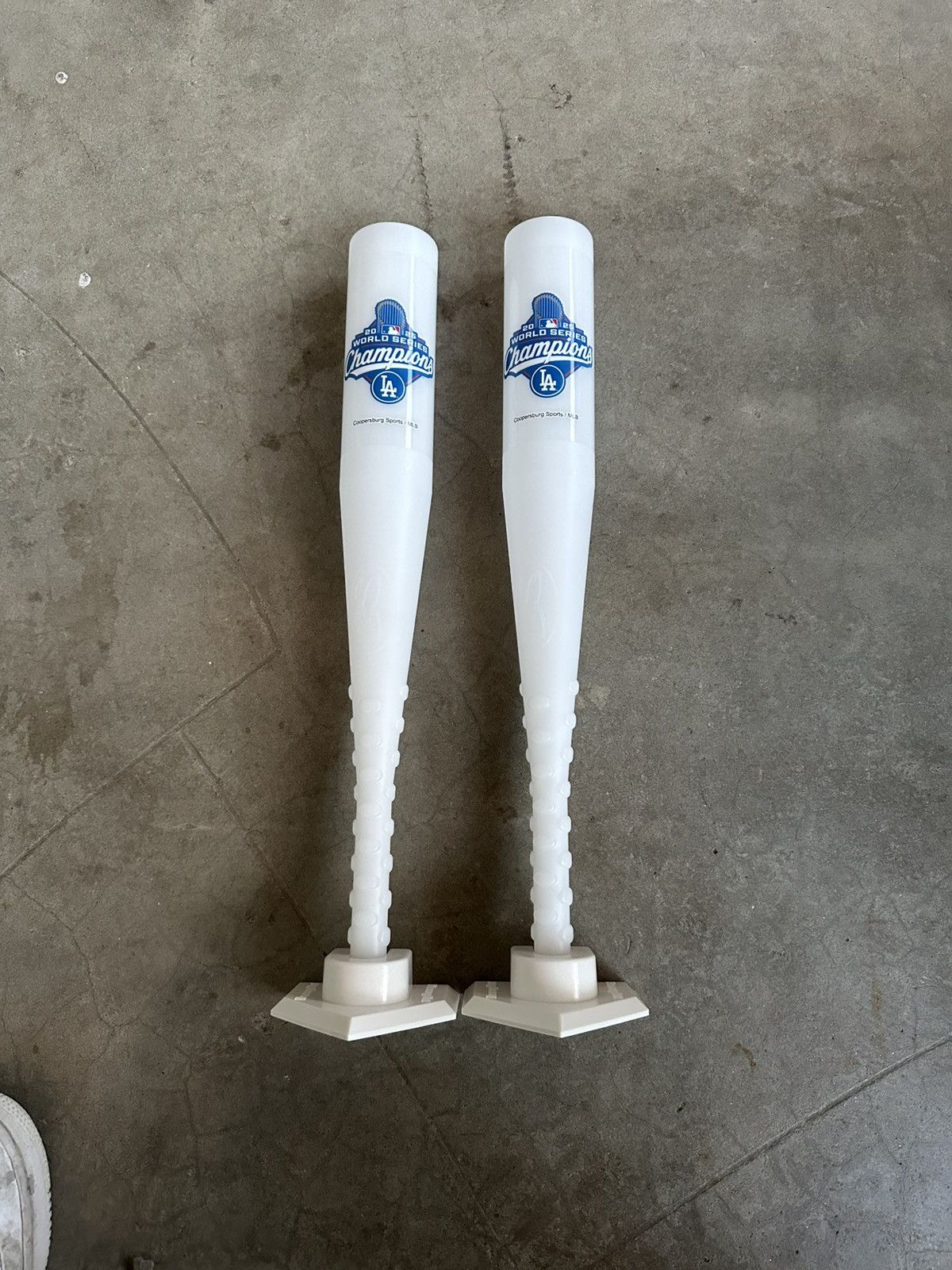 MLB 2025 Brand New Set Of 2 Los Angeles Dodgers Bat Cup & Stand Size ONE SIZE - 1 Thumbnail