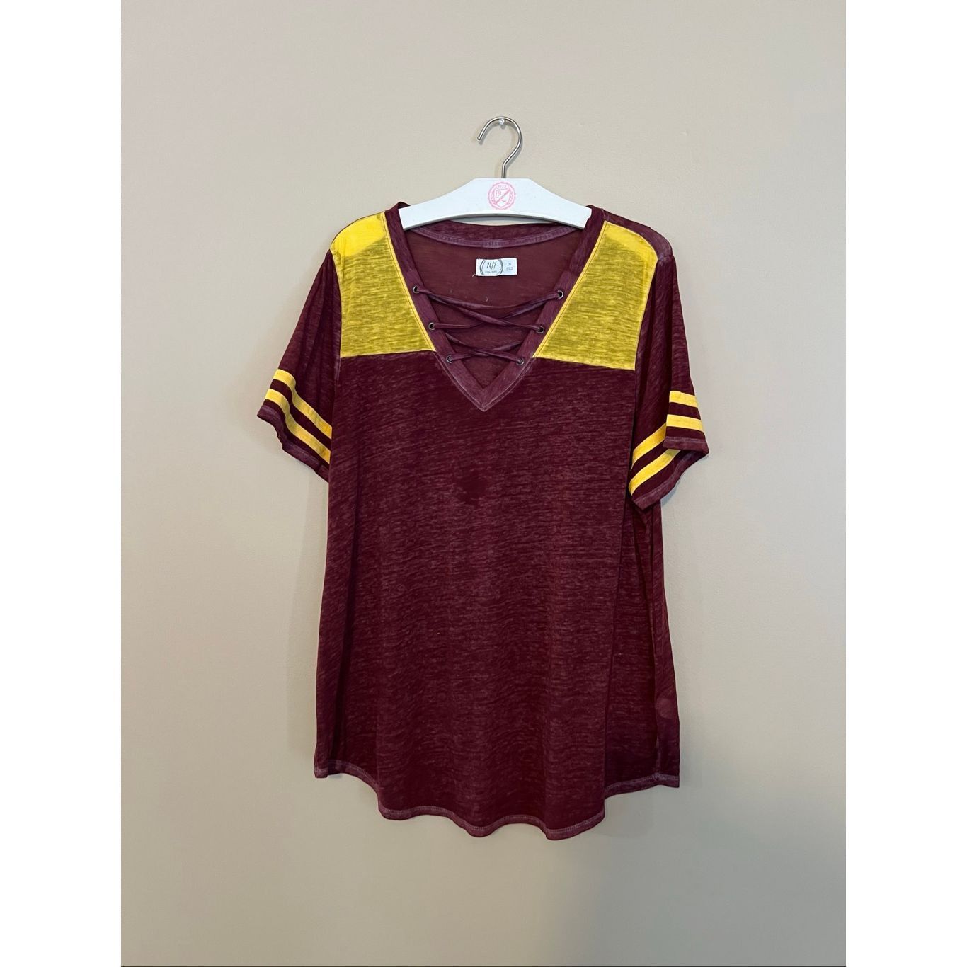 Other Maurices 24/7 Maroon And Yellow T-Shirt Woman’s Size 0X Size XL / US 12-14 / IT 48-50 - 1 Thumbnail