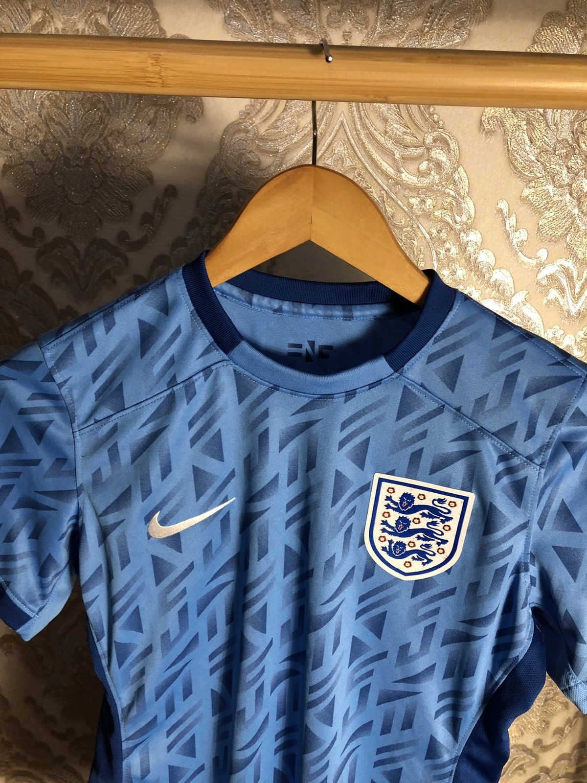 Vintage VERY RARE NIKE ENGLAND DESIGNER SOCCER JERSEY MANCHESTER Y2K Size US S / EU 44-46 / 1 - 2 Thumbnail