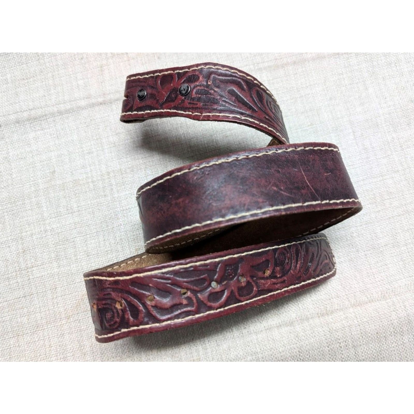 Vintage VINTAGE WESTERN BELT tapered ends brown/red floral cowhide leather - 34 - Men - Belt Size 34 - 2 Thumbnail
