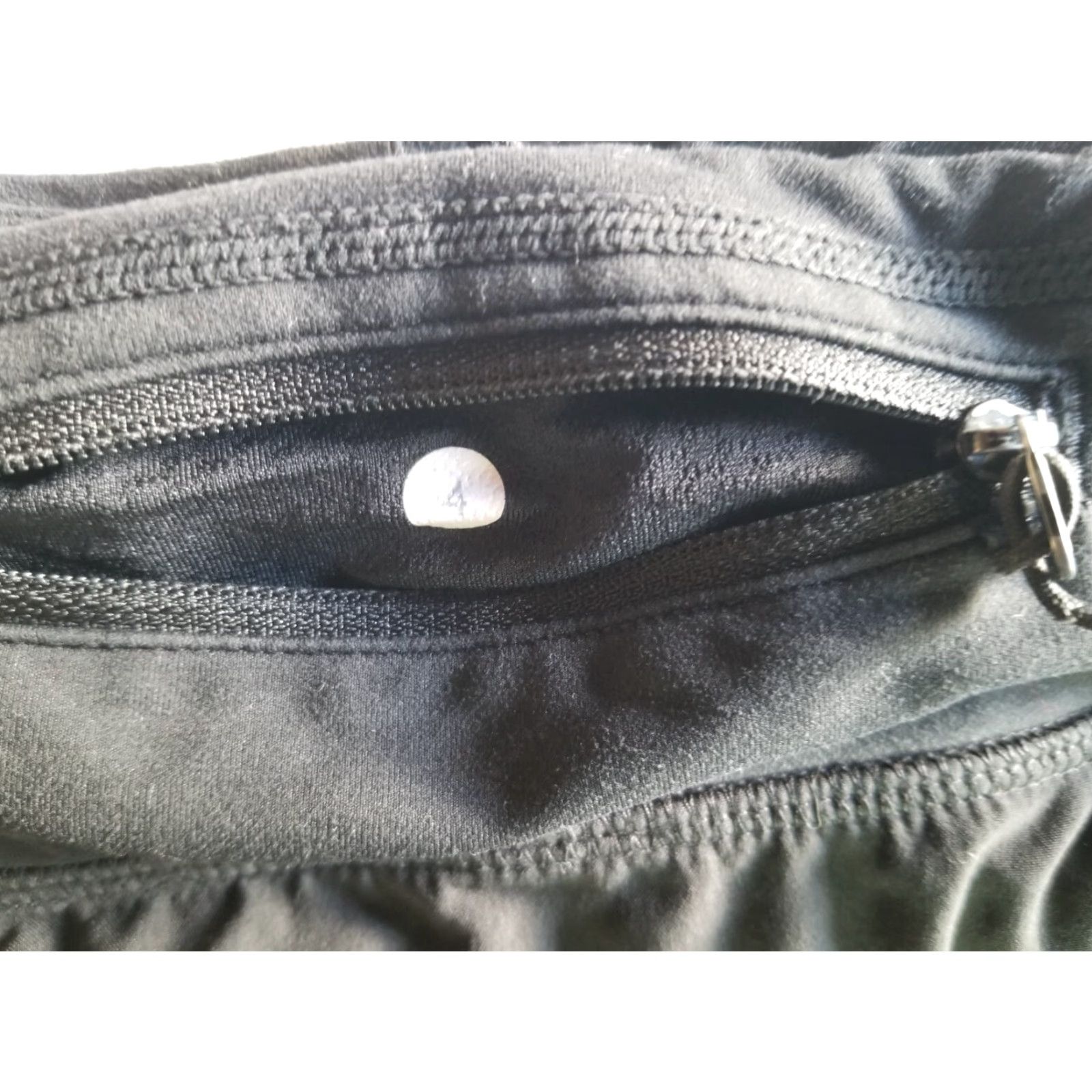 Lululemon Lululemon Women's Running Shorts Lined Black Size 4 Athletic Pockets Elastic Waist Graphic/Paint Stains - See Paint Stains Size 27" / US 4 / IT 40 - 6 Thumbnail