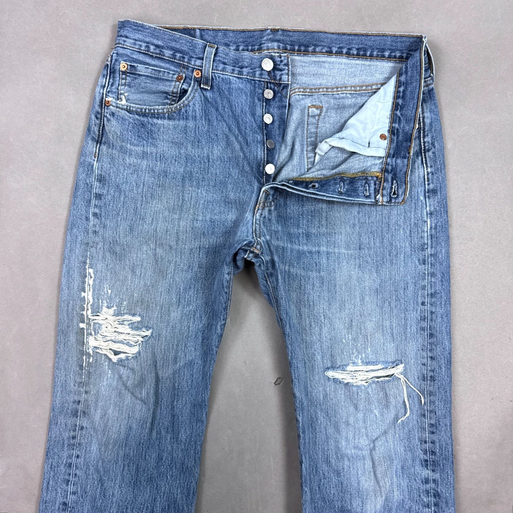 Levi's VINTAGE Levi's 501 Jeans Mens 34x32 Blue Distressed Button Fly Denim Pants Classic Straight Regular 34 Blue Mens Size US 34 / EU 50 - 2 Thumbnail