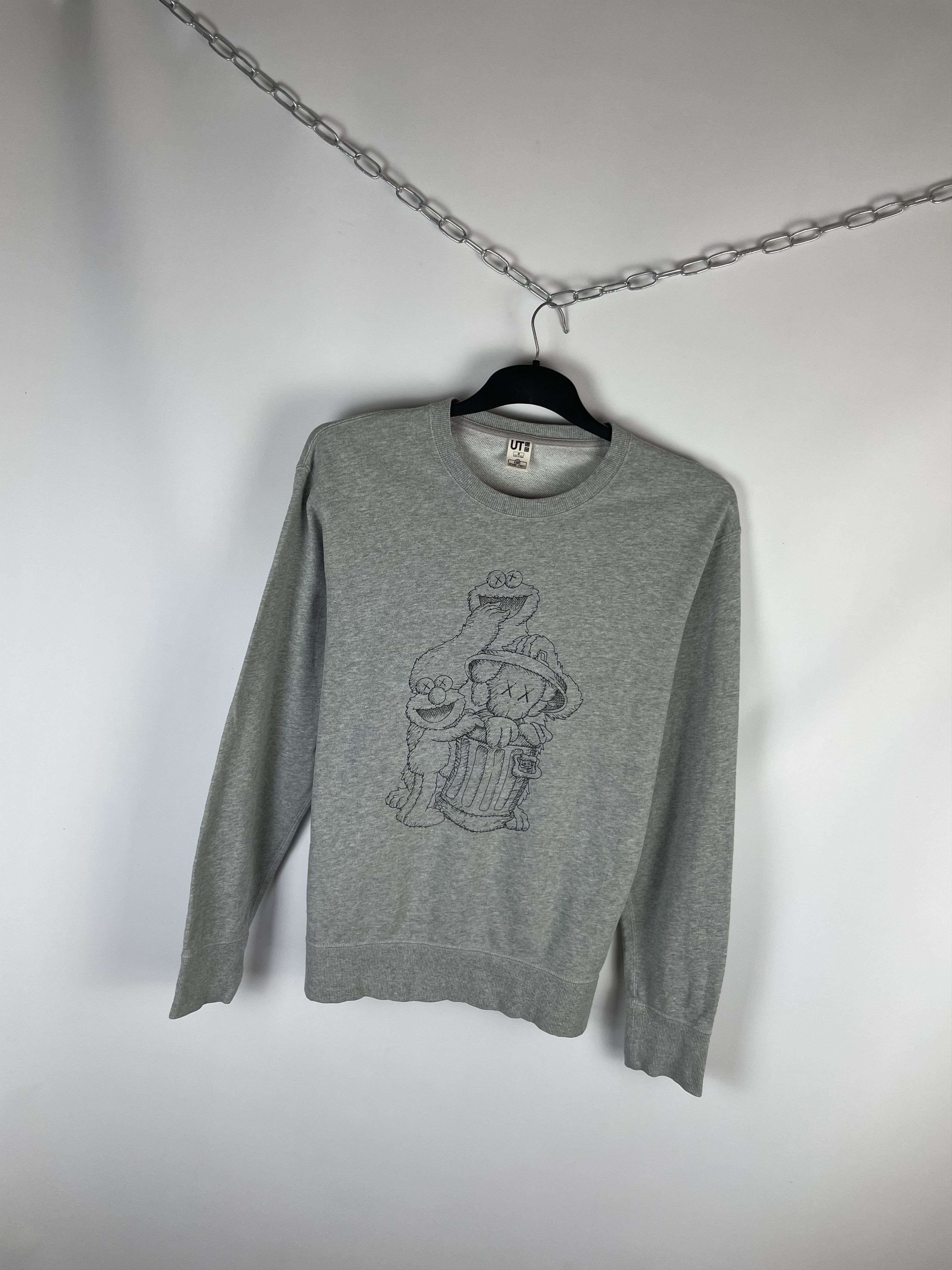Kaws × Uniqlo Kaws X Uniqlo X Sesame Street Grey Crewneck Sweatshirt Size US M / EU 48-50 / 2 - 2 Thumbnail