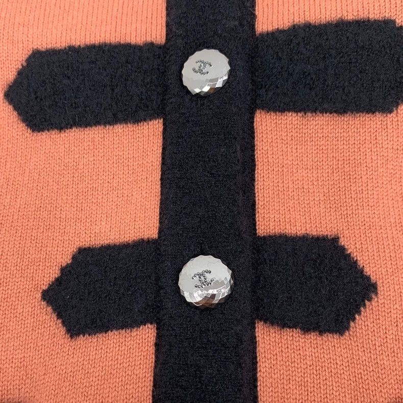Chanel Chanel Orange cashmere V-neck sleeveless single-breasted l Size S / US 4 / IT 40 - 6 Thumbnail