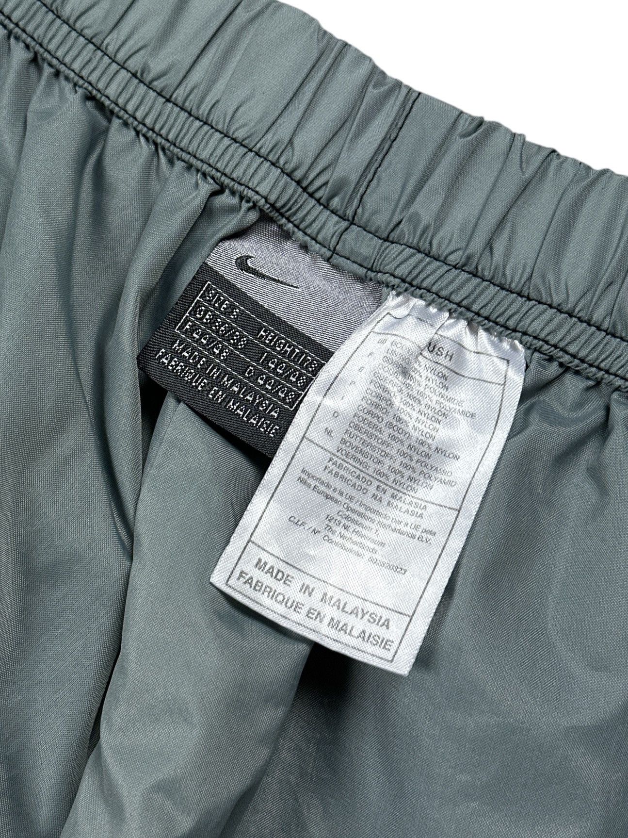 Nike Vintage Y2K Nike Nylon Full Zip Venting Track Pants Men’s S Size US 30 / EU 46 - 12 Thumbnail