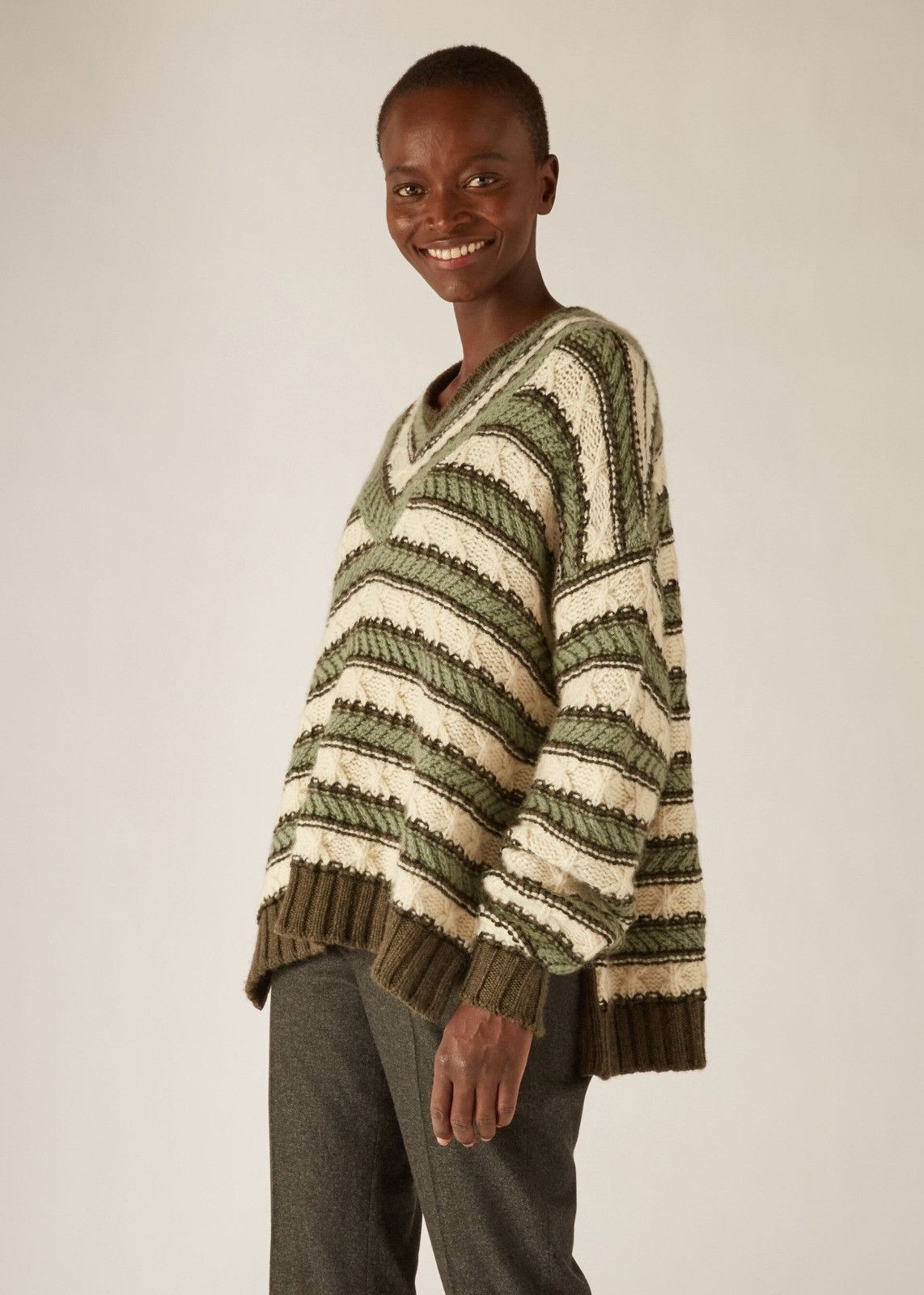 Loro Piana o1srvl11e0125 Cheviot Hills V-Neck Sweater in Multicolor Size XS / US 0-2 / IT 36-38 - 2 Thumbnail