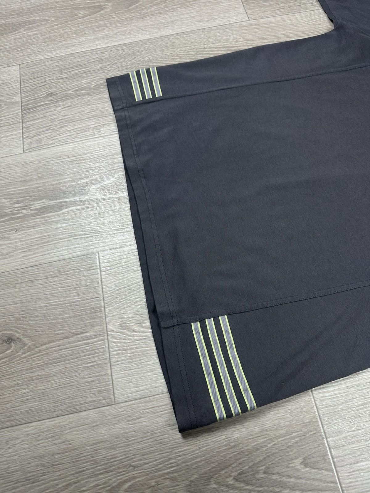 Adidas × Vintage Vintage Adidas 90s Suit T-Shirts and Shorts Y2K Size US L / EU 52-54 / 3 - 5 Thumbnail