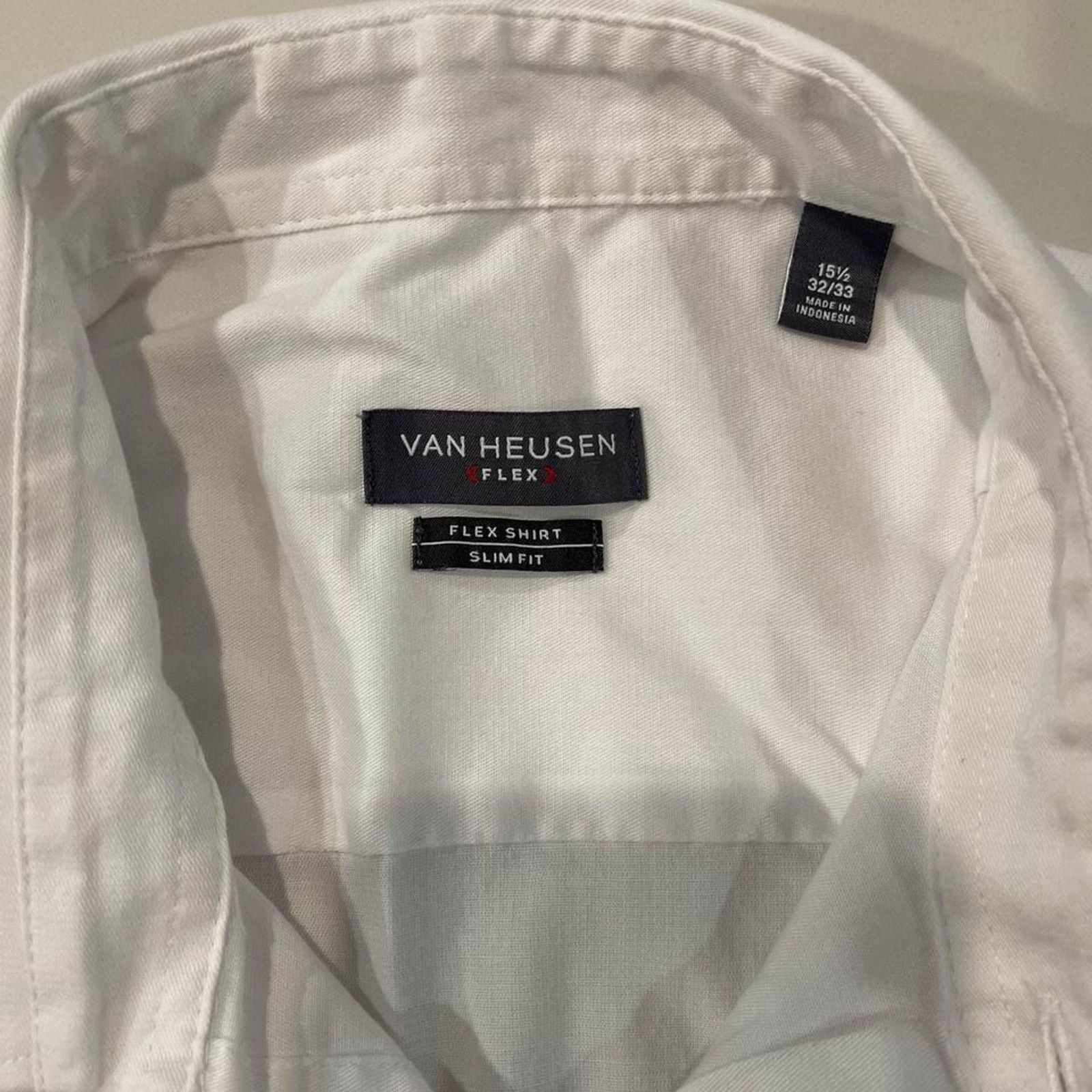 Van Heusen Van Heusen Flex Slim Fit Men’s Size 15 1/2 32/33 Dress Shirt Size US M / EU 48-50 / 2 - 3 Thumbnail