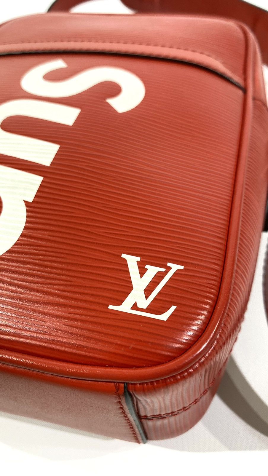 Louis Vuitton × Supreme Louis Vuitton X Supreme Danube PM EPI Leather Cross Body Bag Size ONE SIZE - 5 Thumbnail