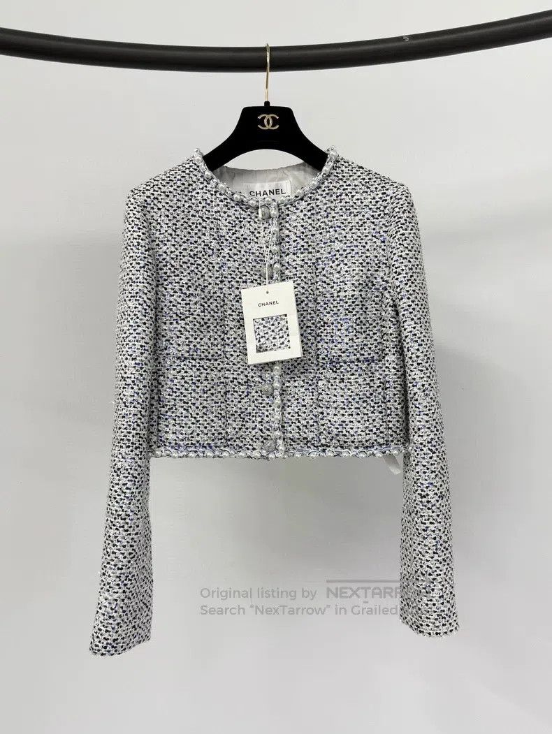 Chanel Chanel 25P white and blue pearl inlaid sequin knitted coat Size XS / US 0-2 / IT 36-38 - 1 Thumbnail