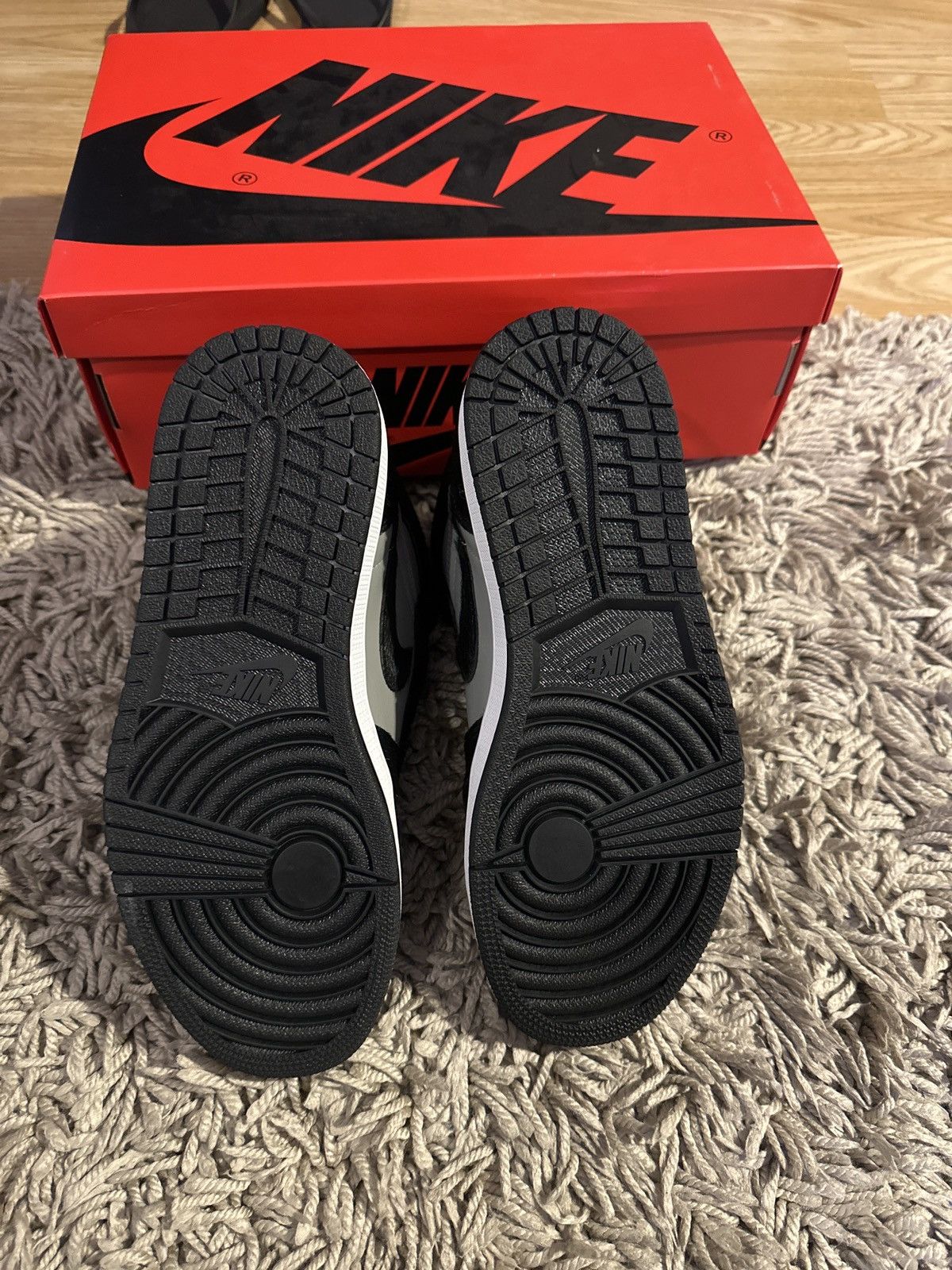 Jordan Brand × Nike wmns air jordan 1 retro hi og Size US 10.5 / IT 40.5 - 4 Thumbnail