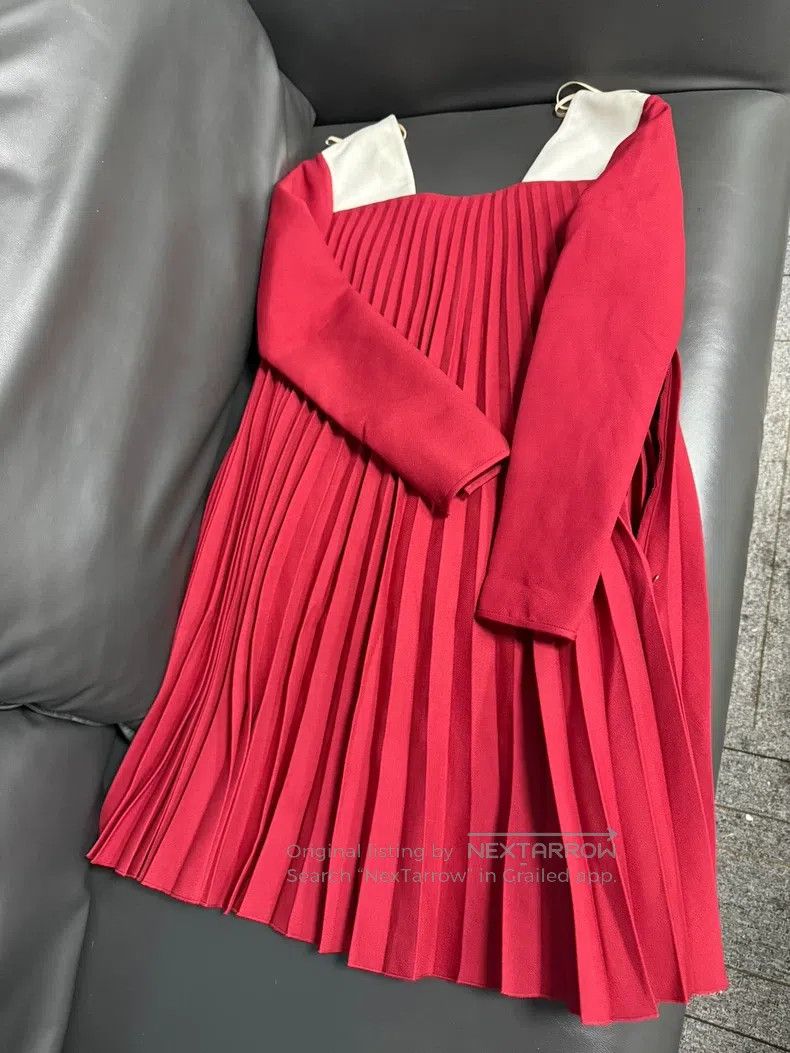 Valentino Valentino Pleated dress Size M / US 6-8 / IT 42-44 - 1 Thumbnail