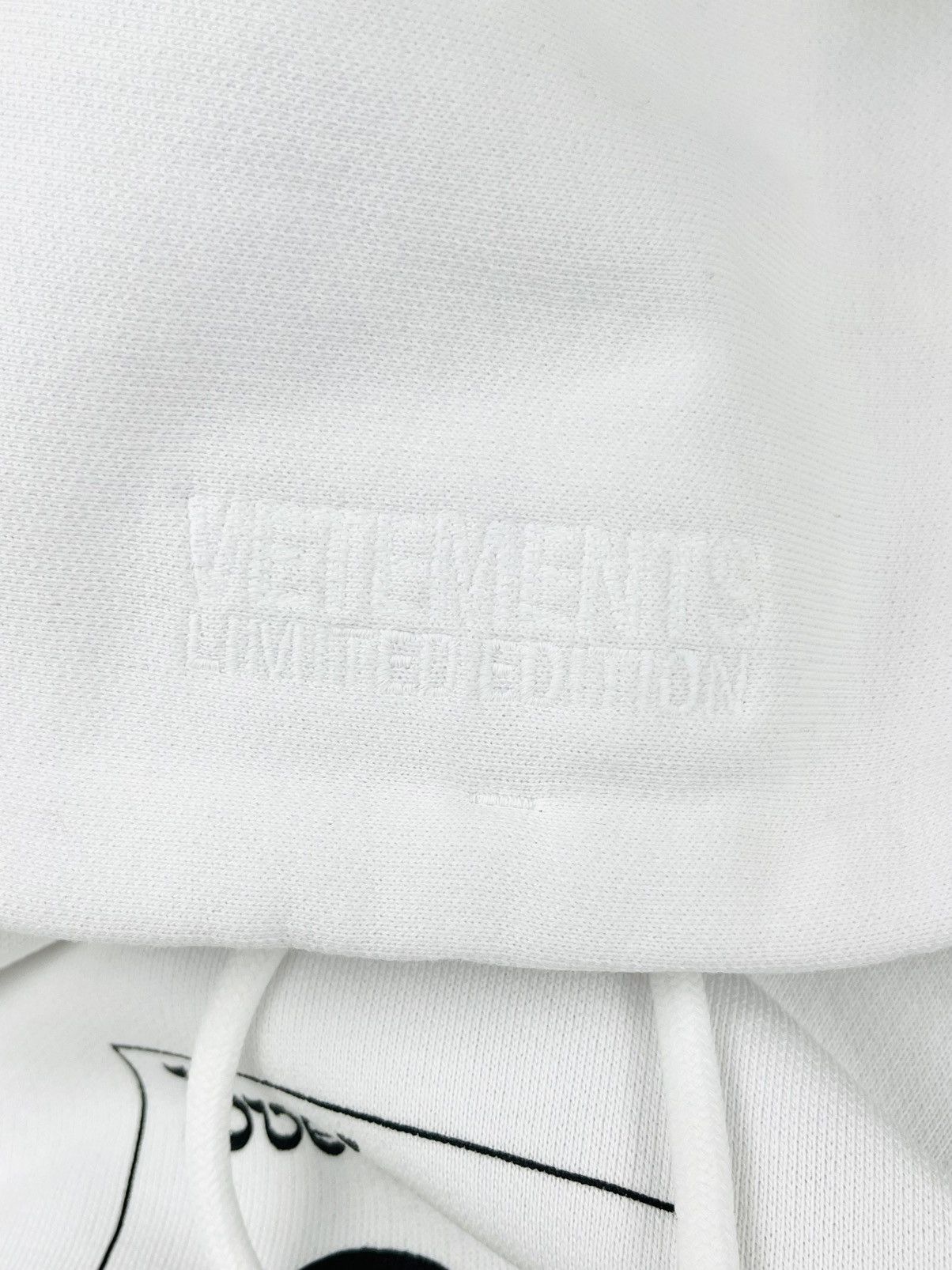 Vetements AW20 Vetements Love Is Us Minikim Holland Hoodie White Size US S / EU 44-46 / 1 - 5 Thumbnail