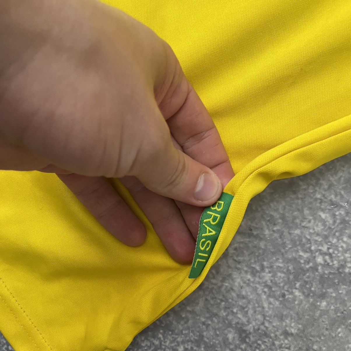Vintage Vintage Nike Brazil Style Roberto Carlos 90’s soccer jersey Size US L / EU 52-54 / 3 - 15 Thumbnail