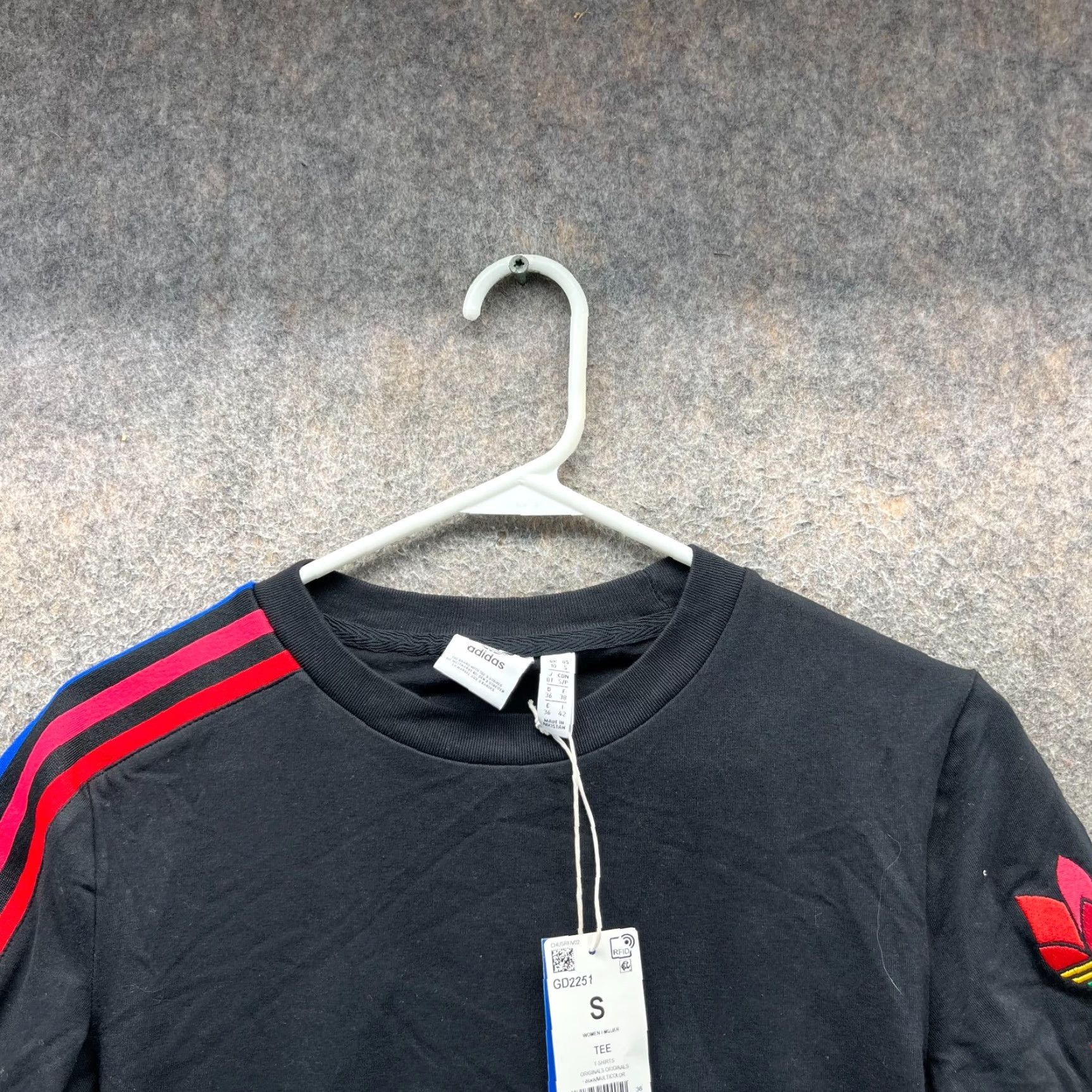 Adidas VINTAGE Adidas Shirt Womens Small Black Red Blue Trefoil Fitted Athletic Originals Tee Size S / US 4 / IT 40 - 6 Thumbnail