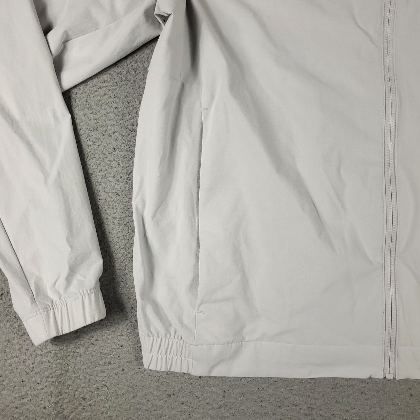 Lululemon Lululemon Jacket Mens Large Light Gray Full Zip Athletic Lightweight Windbreaker Size US L / EU 52-54 / 3 - 4 Thumbnail