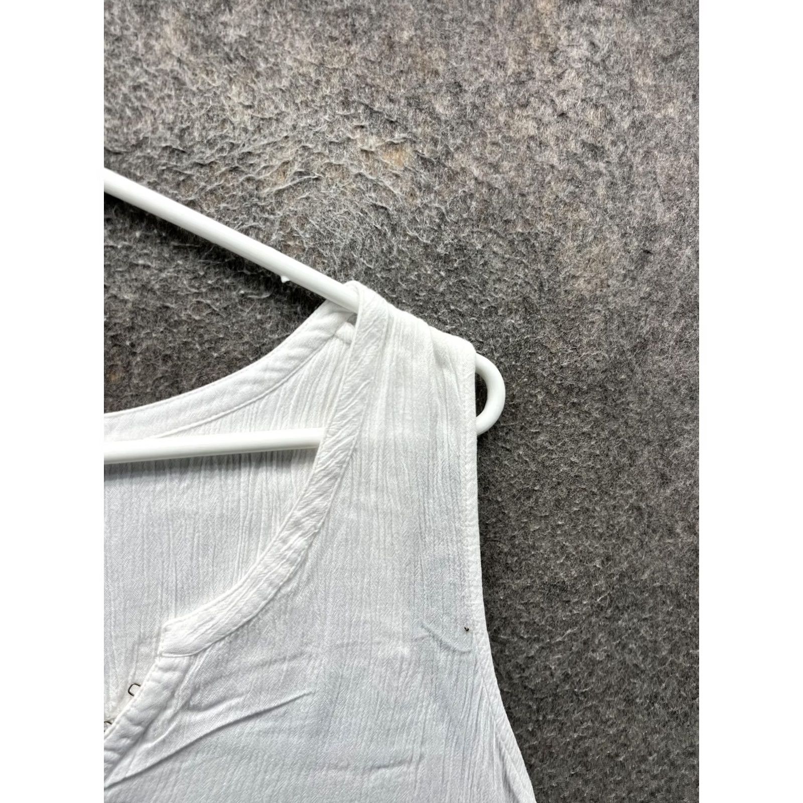 Lilly Pulitzer VINTAGE Lilly Pulitzer Tank Top Womens M White Henley Sleeveless Woven Lightweight Size M / US 6-8 / IT 42-44 - 7 Thumbnail