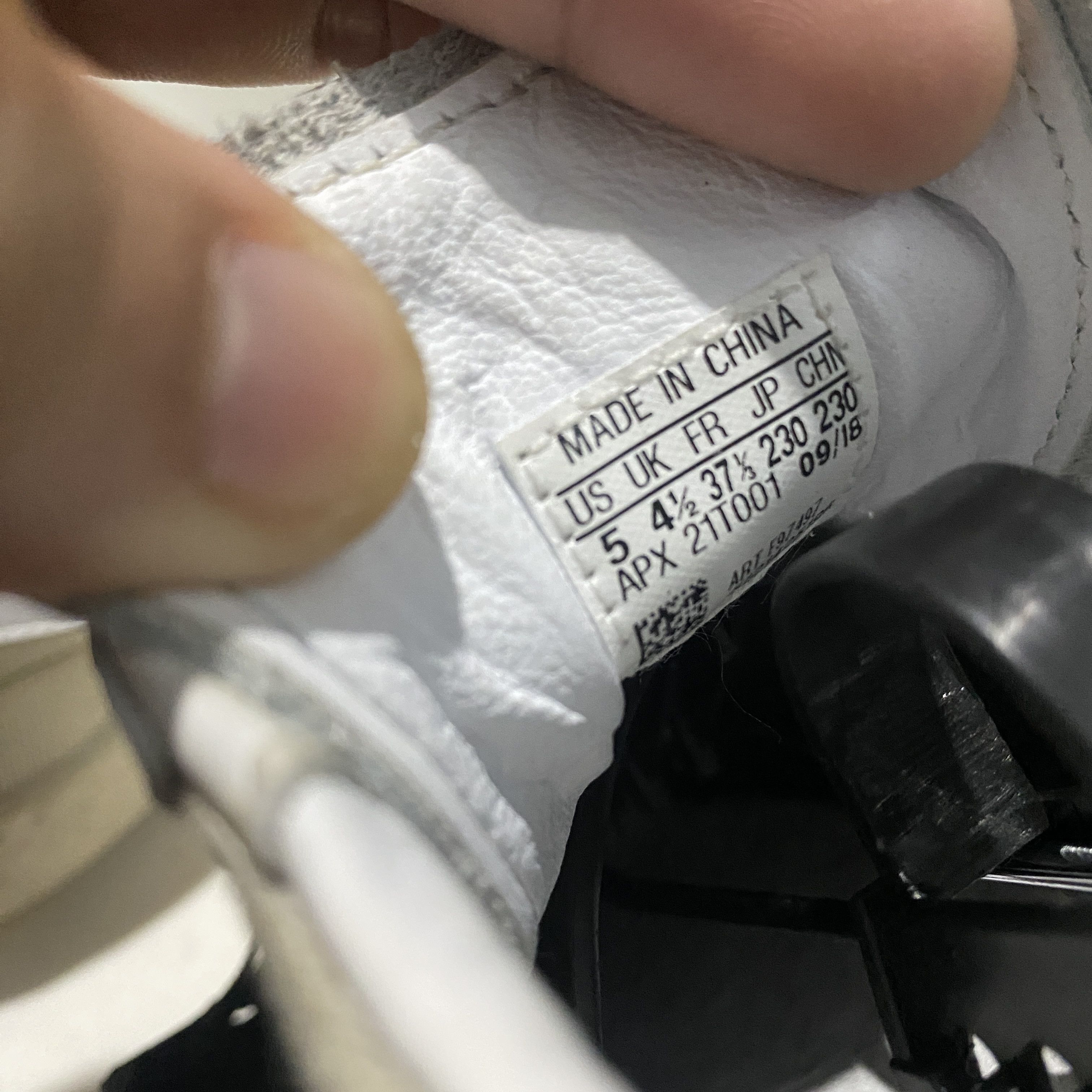 Yohji Yamamoto Y-3 Yohji Yamamoto Tukasan Sneakers 6 Size US 6 / EU 39 - 8 Thumbnail