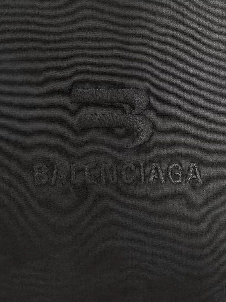 Balenciaga Balenciaga 22FW lost videotape shoulder pad Sportyb show ja Size US M / EU 48-50 / 2 - 3 Thumbnail