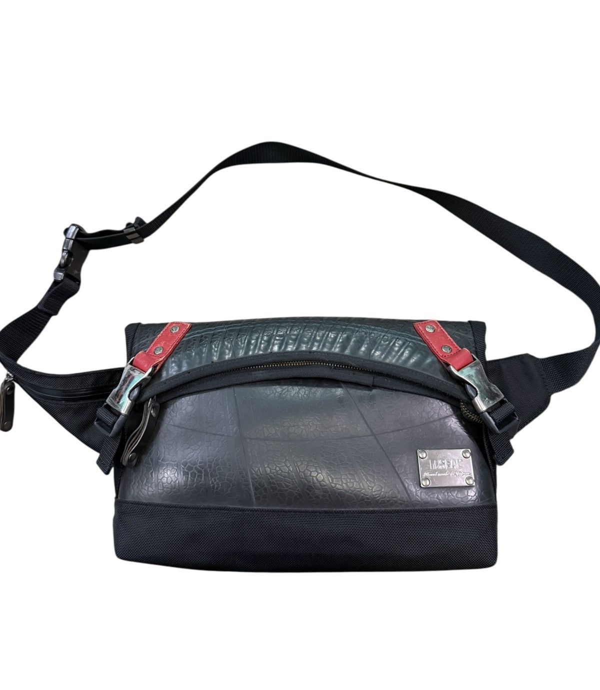 Japanese Brand SEAL HAND MADE JAPAN FROM TIRE TUBE WAIST BAG Size ONE SIZE - 2 Thumbnail
