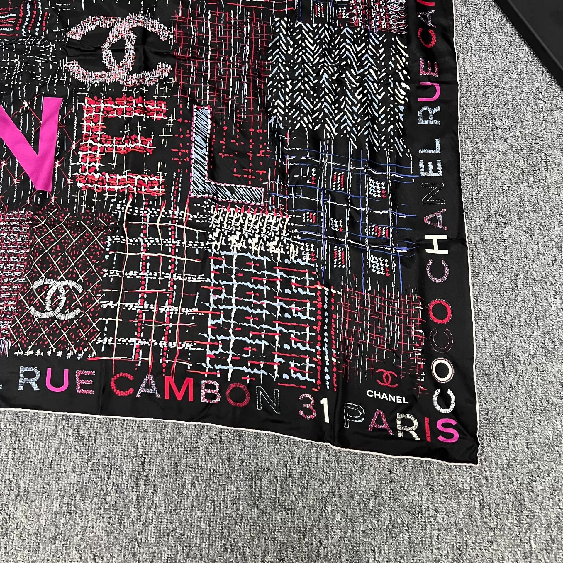 Chanel Chanel 31 Rue Cambon Colorful CC Scarf 90x90 99 New Size ONE SIZE - 5 Thumbnail