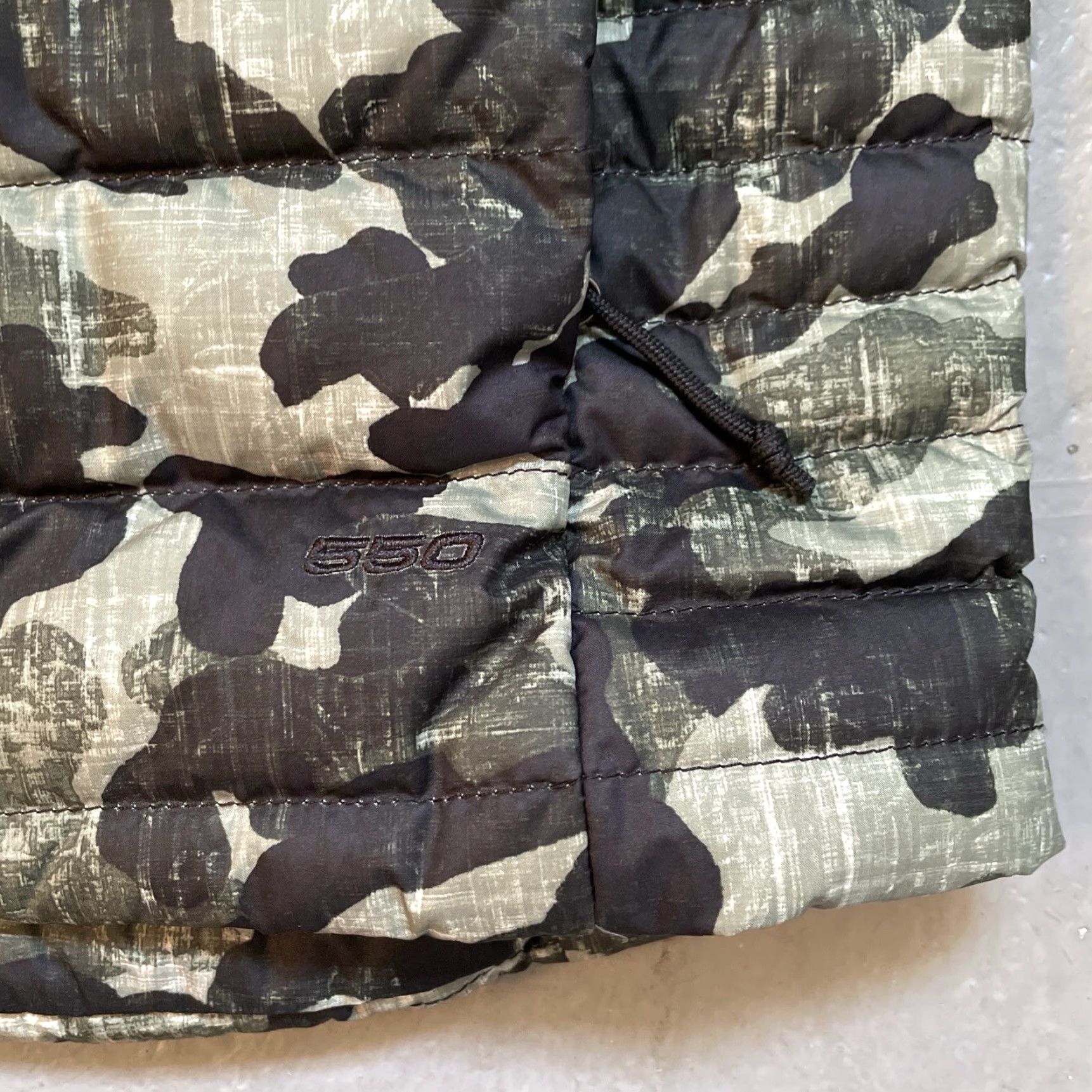 The North Face VINTAGE The North Face 550 Down Puffer Camouflage Full Zip Vest Men’s Small Size US S / EU 44-46 / 1 - 2 Thumbnail