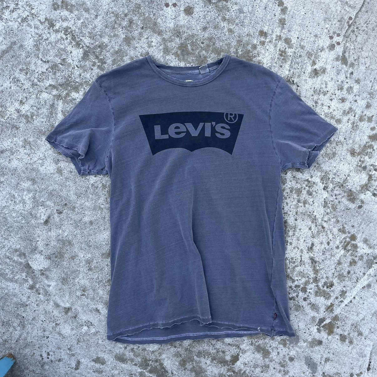 Levi's Vintage Levi’s T-shirts Logo Distressed Y2K 90s Style USA Size US L / EU 52-54 / 3 - 1 Thumbnail