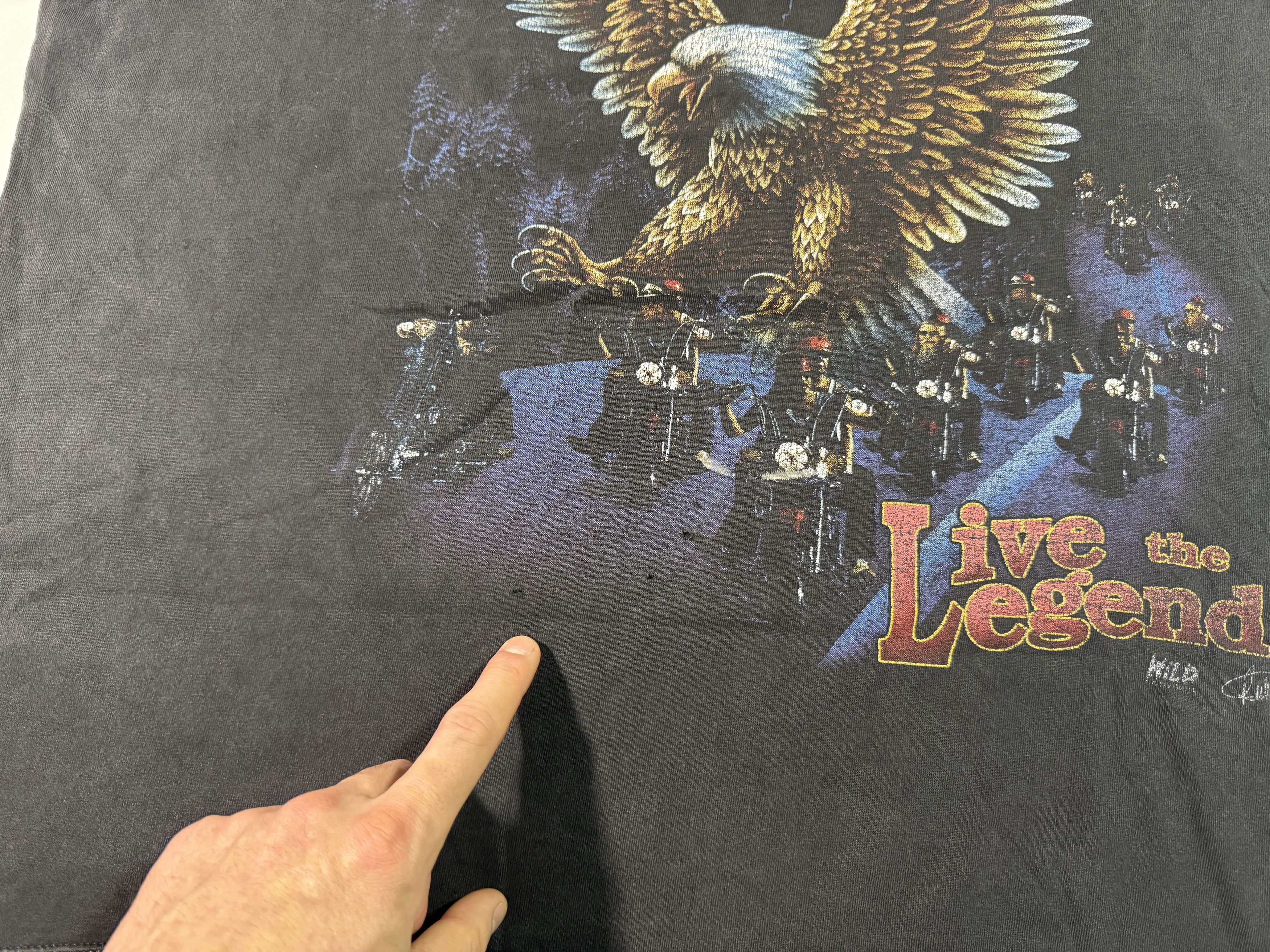 Vintage Vintage Live the Legend Distressed T-shirt Size US XL / EU 56 / 4 - 4 Thumbnail