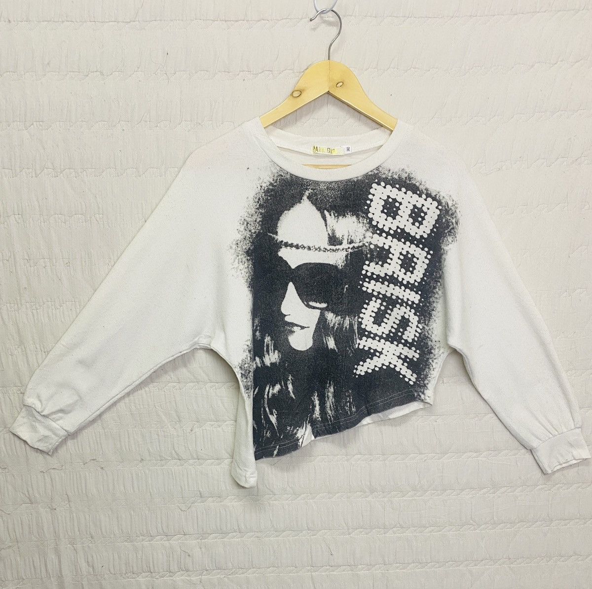 (L) PARK GIRL BRISK MOTIF ASYMMETRICAL SWEATSHIRT