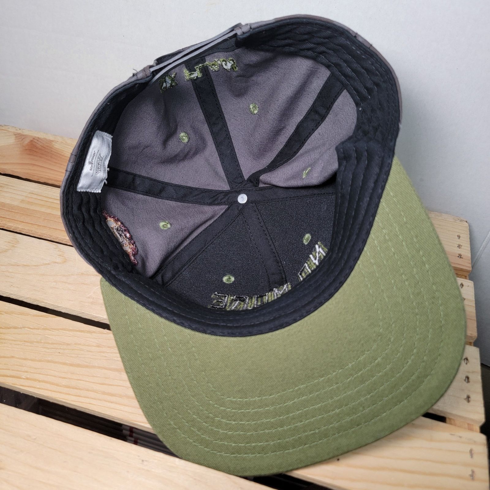 Other Six Flags Looney Tunes Camo Snap Back Hat w/ Embroidered Taz Size ONE SIZE - 6 Thumbnail