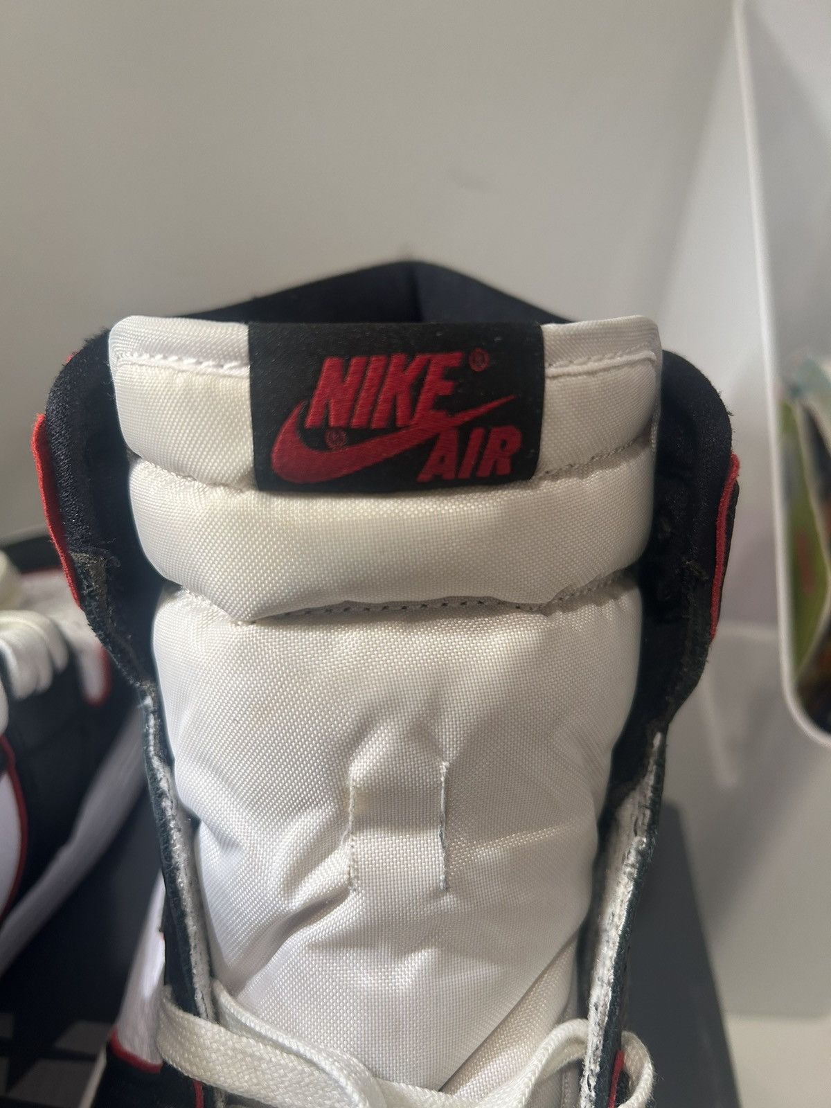 Jordan Brand × Nike Jordan 1 Retro High Bloodline Size 9 Size US 9 / EU 42 - 5 Thumbnail