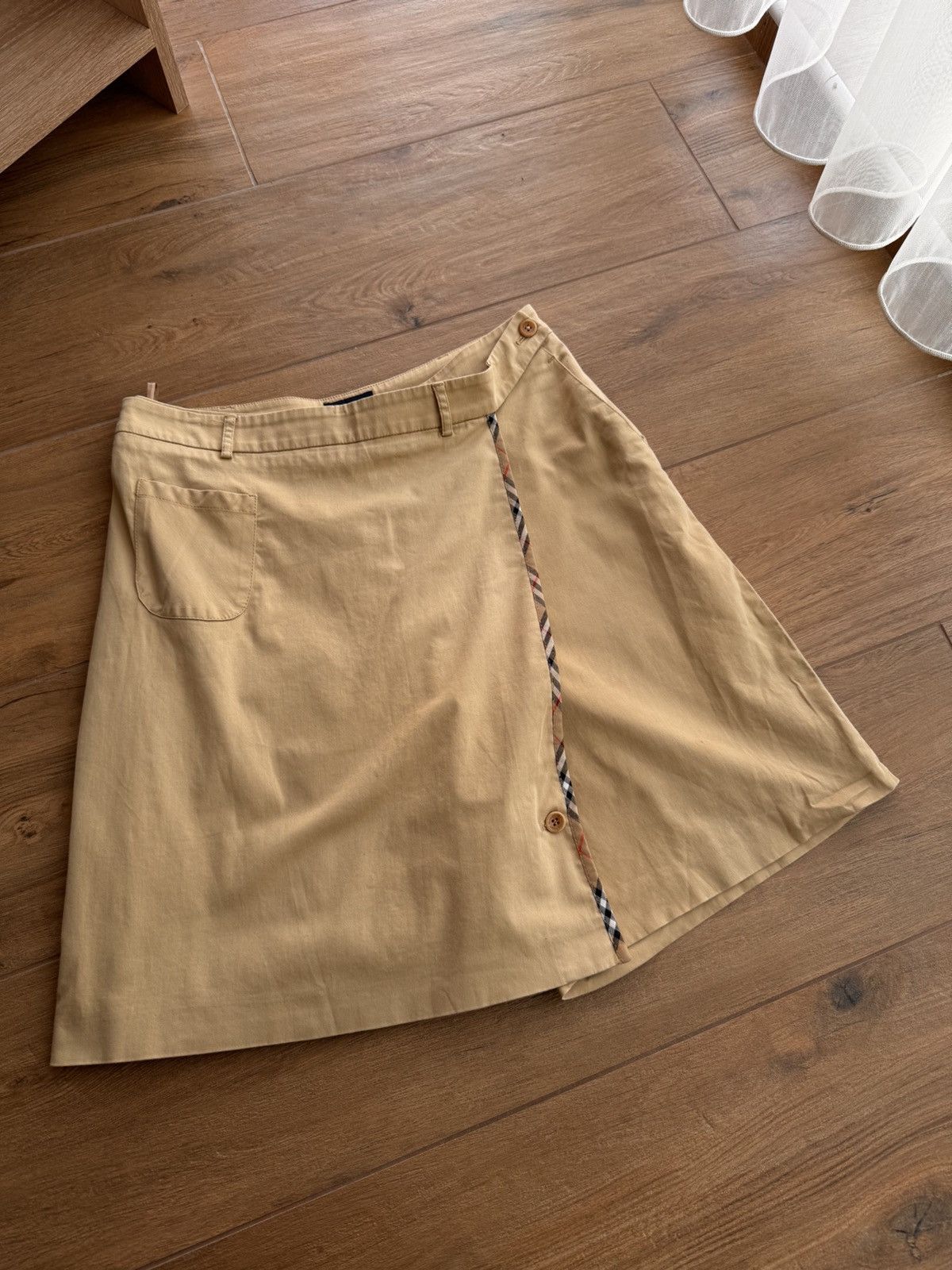 Burberry × Vintage Vintage Burberry Golf Nova Check Luxury Beige Skirt/Shorts Size 28" / US 6 / IT 42 - 5 Thumbnail