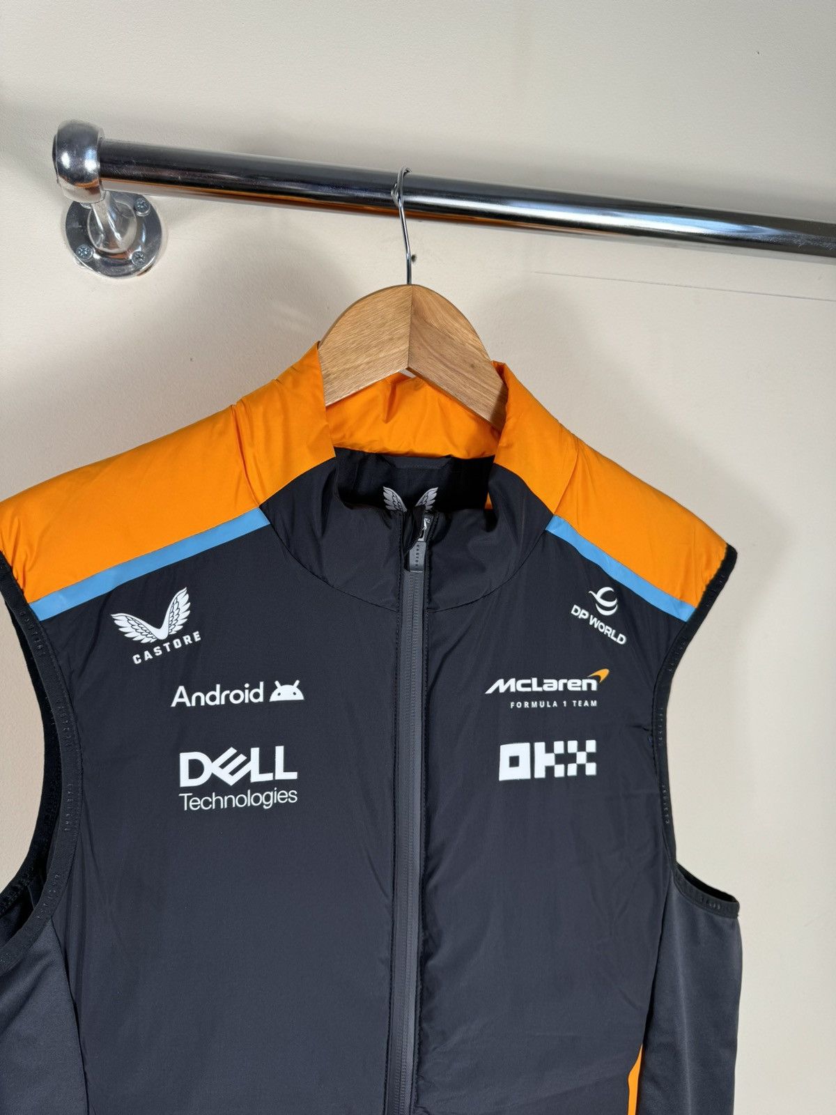 Castore × Formula 1 Castore McLaren F1 Team 2024 Hybrid Full-Zip Vest Size US S / EU 44-46 / 1 - 2 Thumbnail