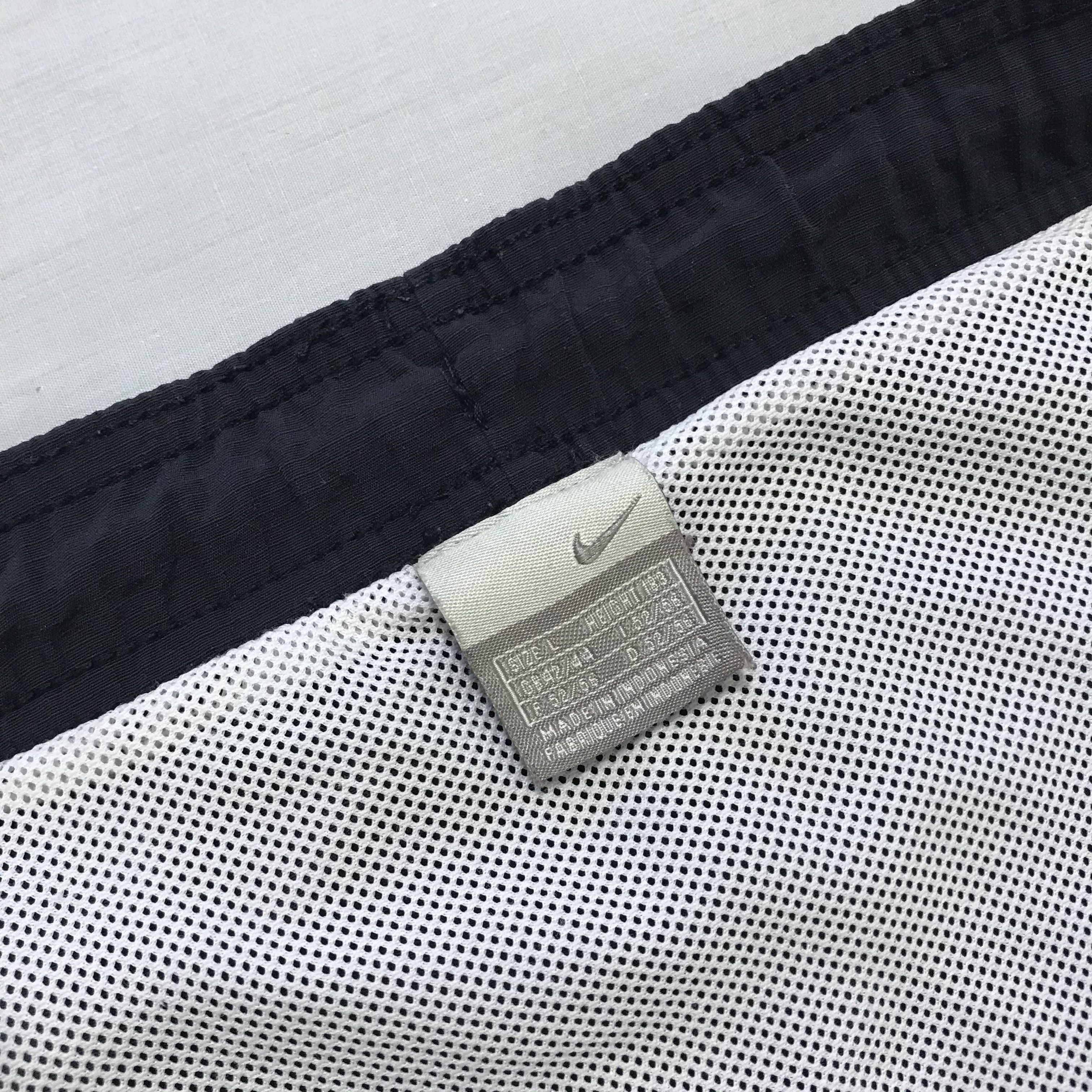 Nike NIKE Vintage Shorts Swoosh Logo Embroidered 90s Rare Size US 34 / EU 50 - 6 Thumbnail