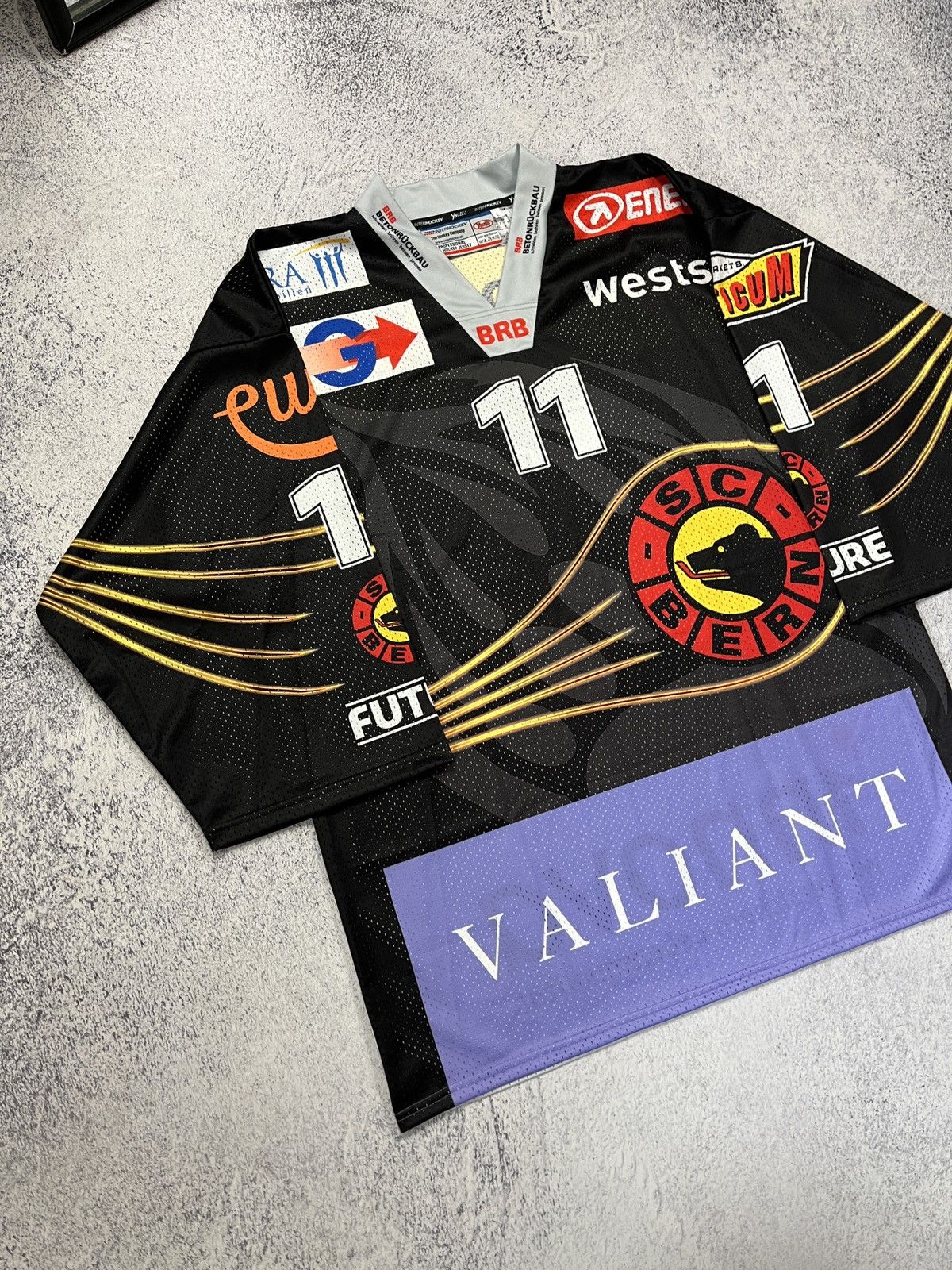 NHL Vintage SC Bern Ice Hockey Jersey # 11 CCM NHL Rare Size US L / EU 52-54 / 3 - 2 Thumbnail