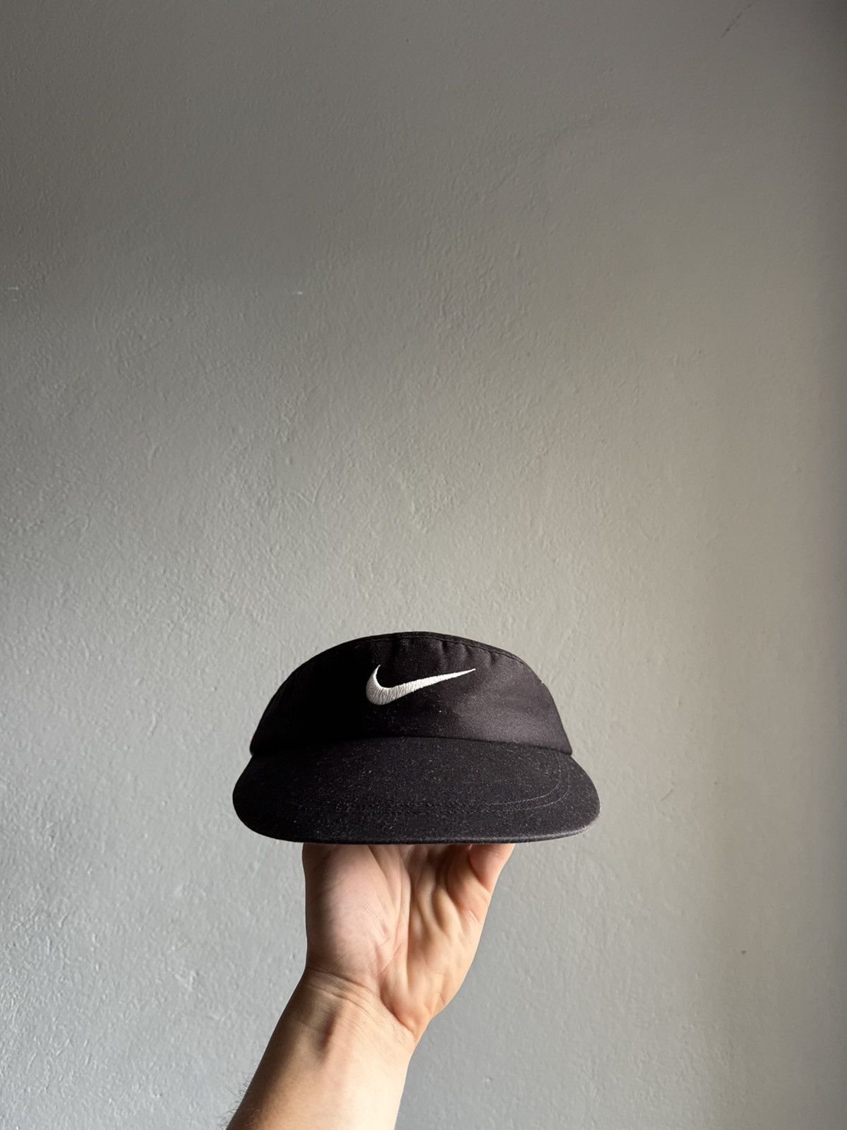 Nike Vintage Nike Visor Tennis Cap White Centre Black Logo Street Size ONE SIZE - 2 Thumbnail