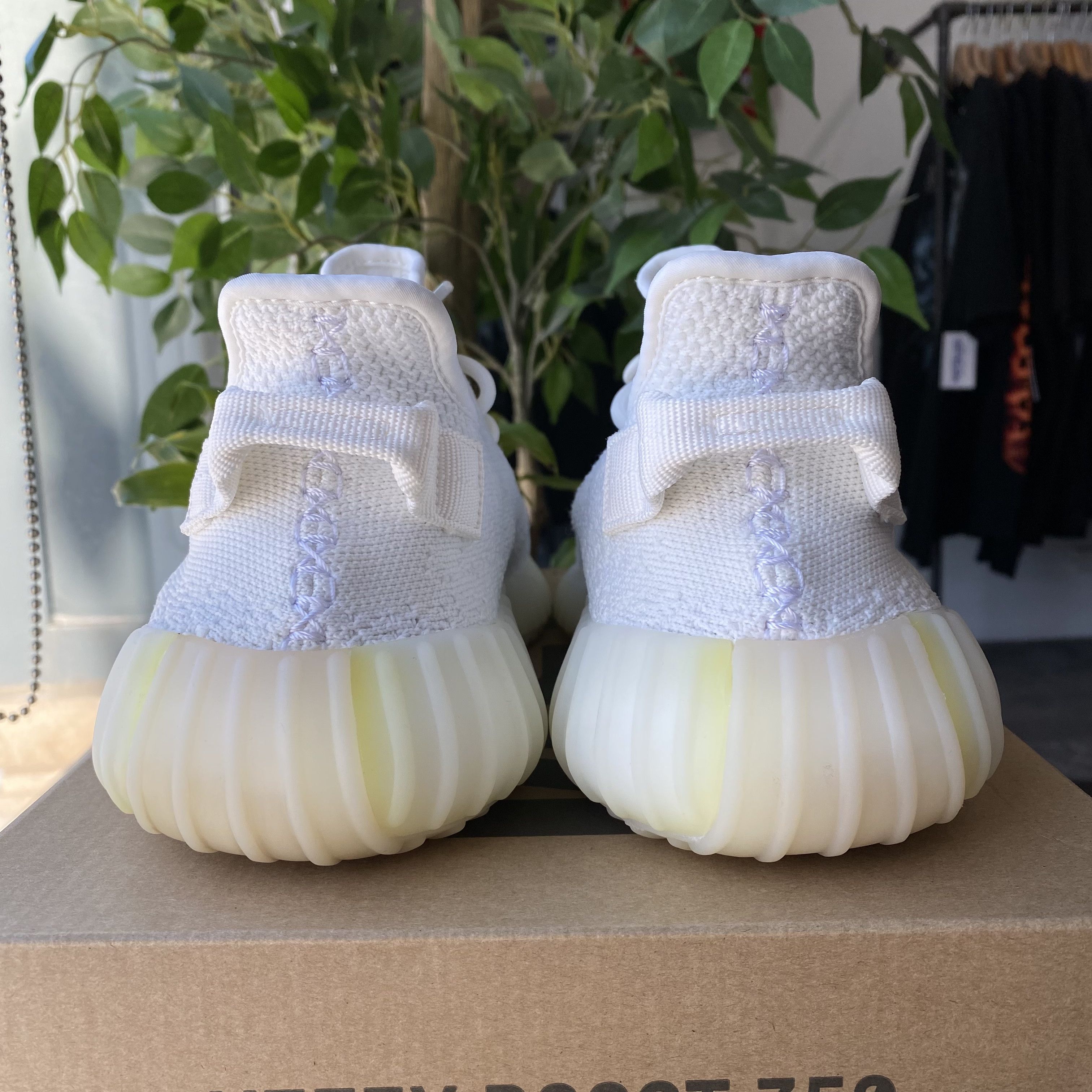 Adidas × Kanye West Yeezy 350 V2 Size US 9.5 / EU 42-43 - 3 Thumbnail