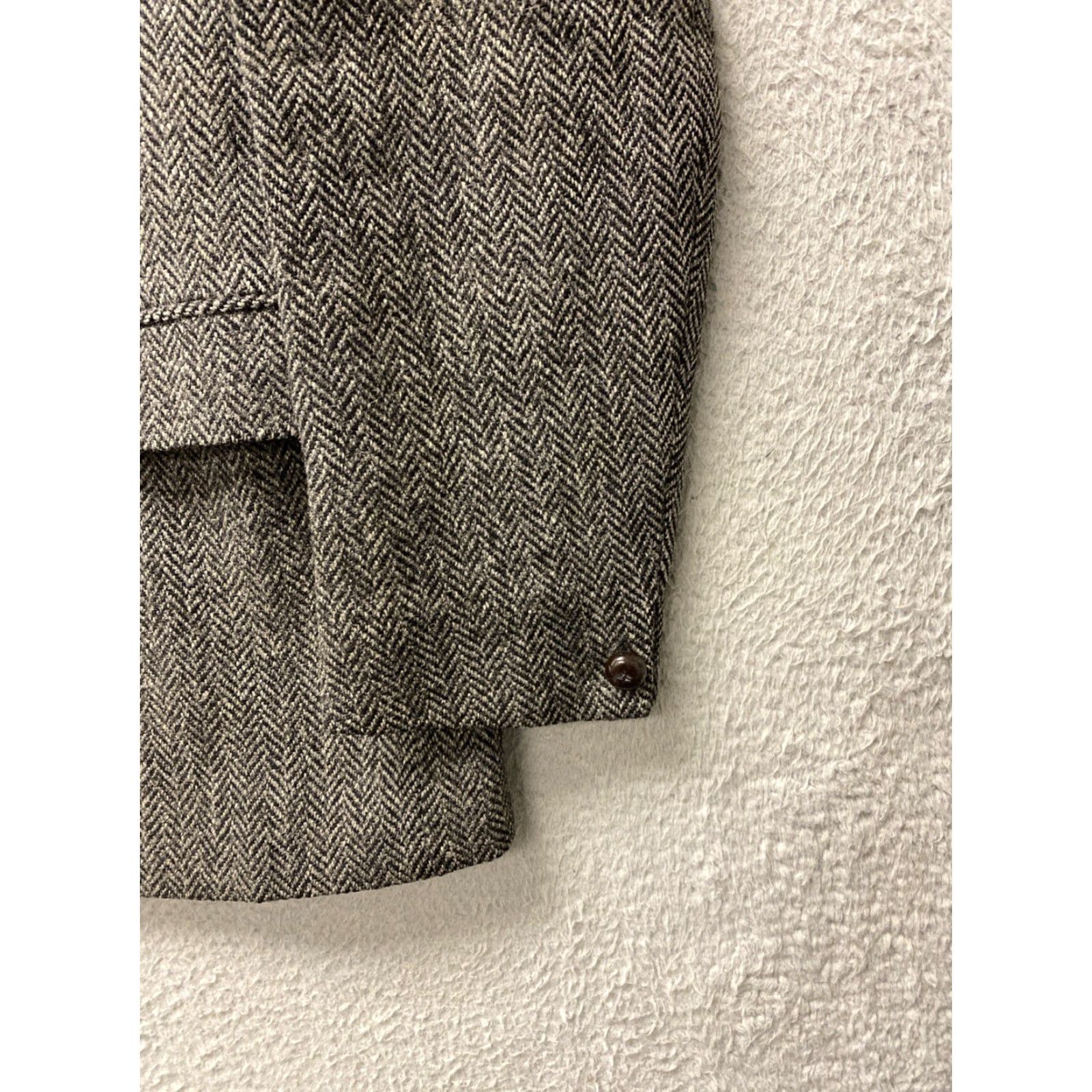 Harris Tweed VINTAGE Harris Tweed Blazer Men’s 42 Grey Wool Herringbone Notch Lapel Single-Breasted 2-Button Front Size 42R - 2 Thumbnail